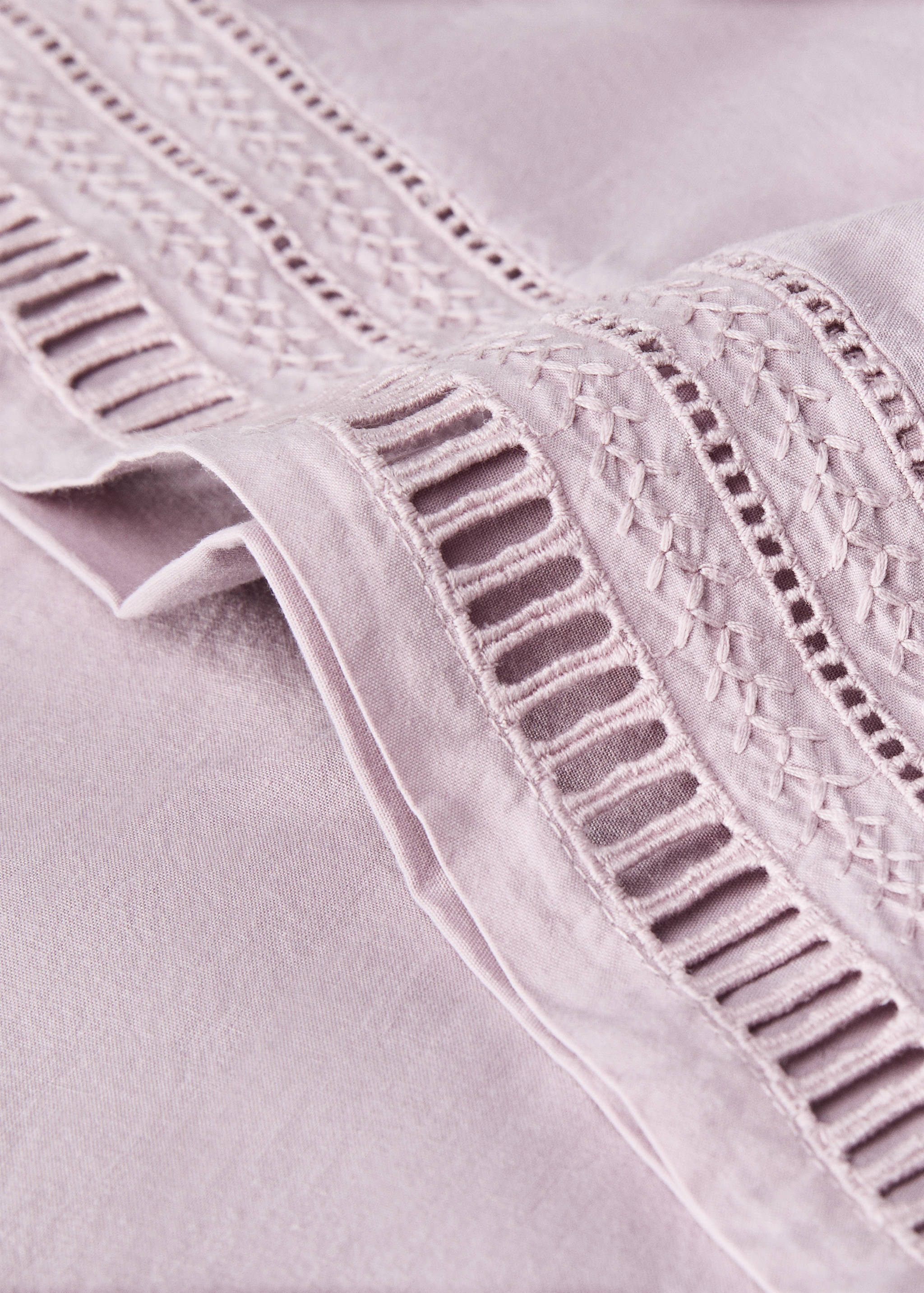 Top sheet with embroidered finish for 180/200 cm bed - Details of the article 1