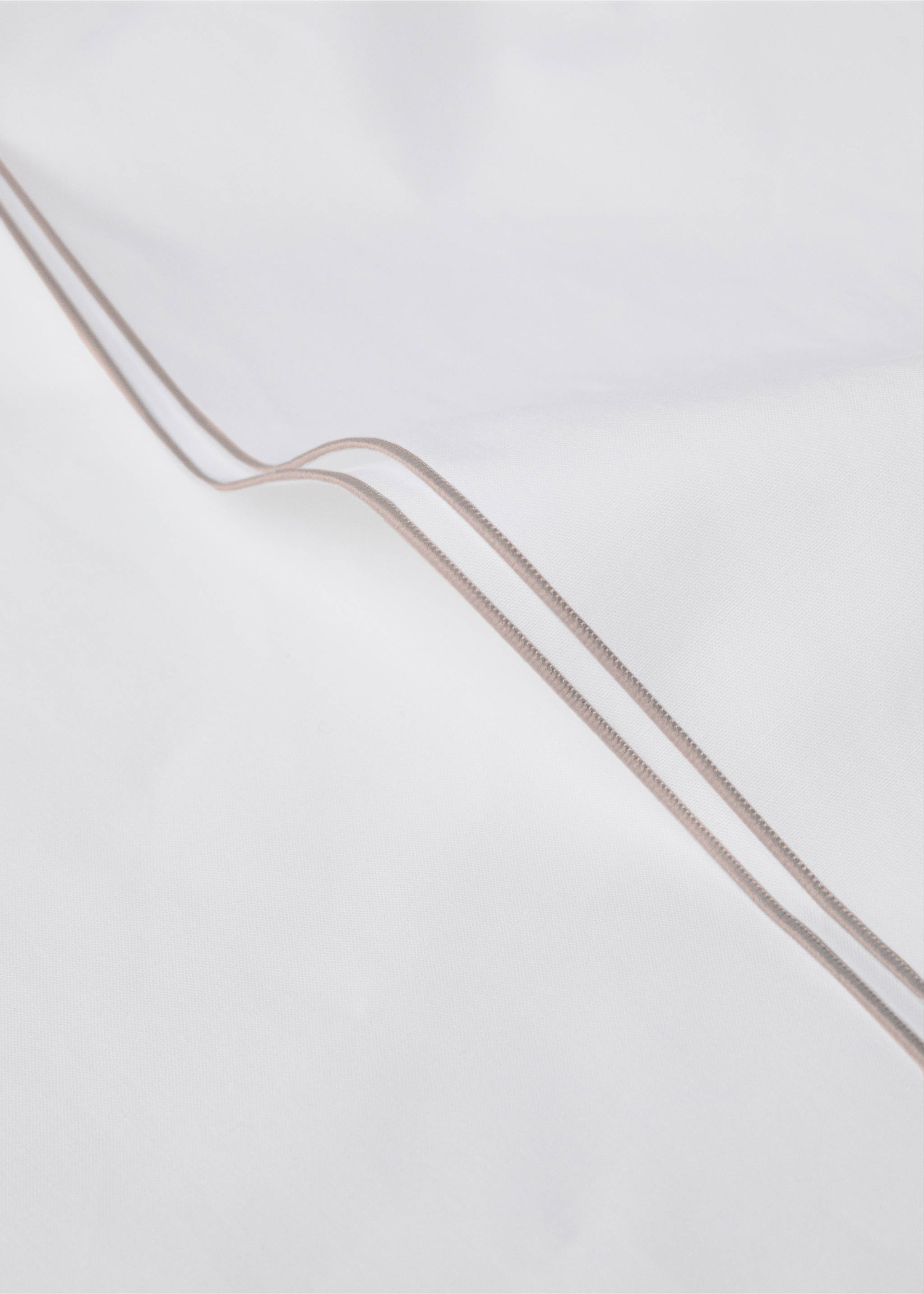 Percale cotton top sheet with double overlock for 135/140 cm bed - Details of the article 2, Medium Brown. Ref: 87012979-00.
