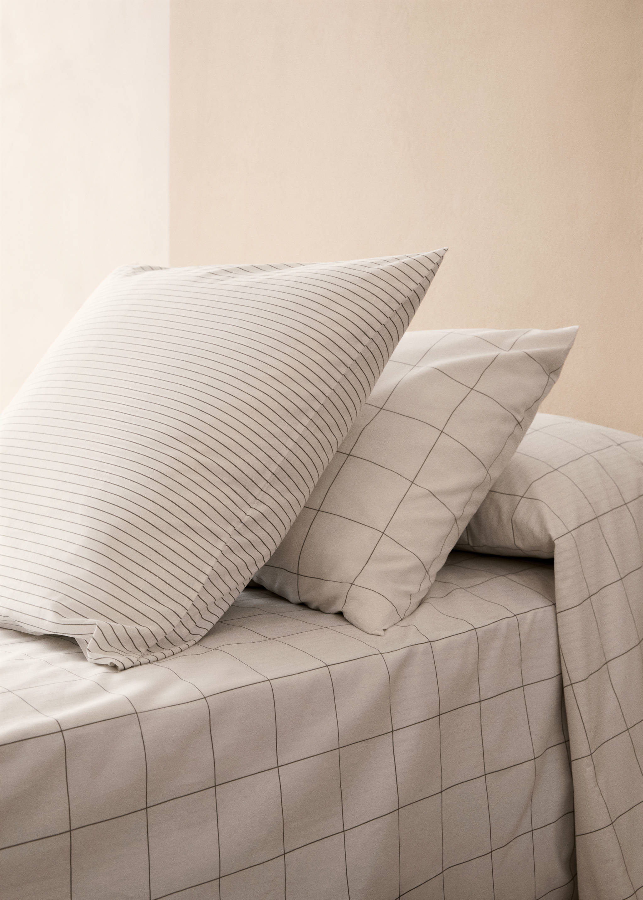 Two cotton percale two-tone check pillowcases 50x75 cm - General plane