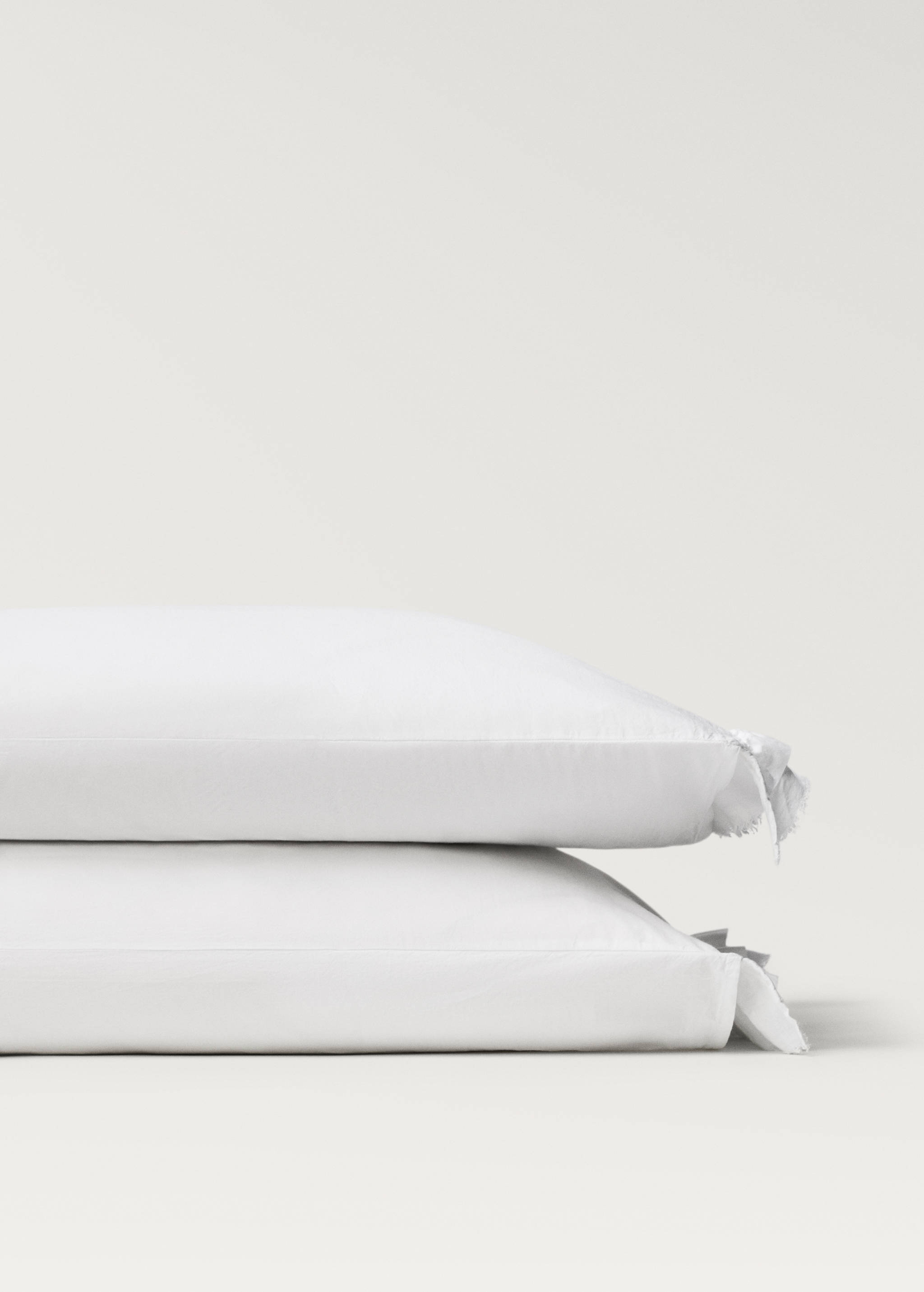 Two washed cotton pillowcases with linen ruffle 50x75 cm - Details of the article 1