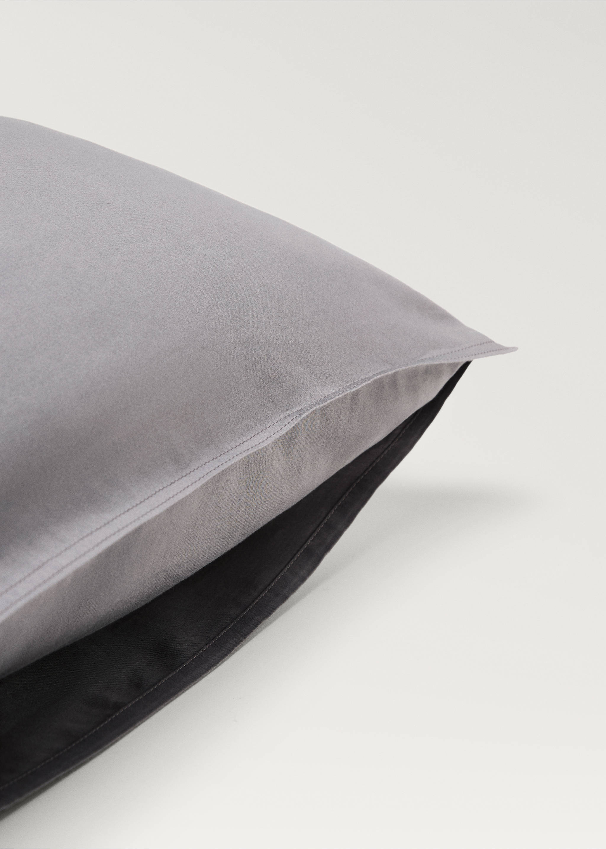 Two washed cotton satin pillowcases with double stitching 60x60 cm - Details of the article 2, Medium Grey. Ref: 87013028-00.