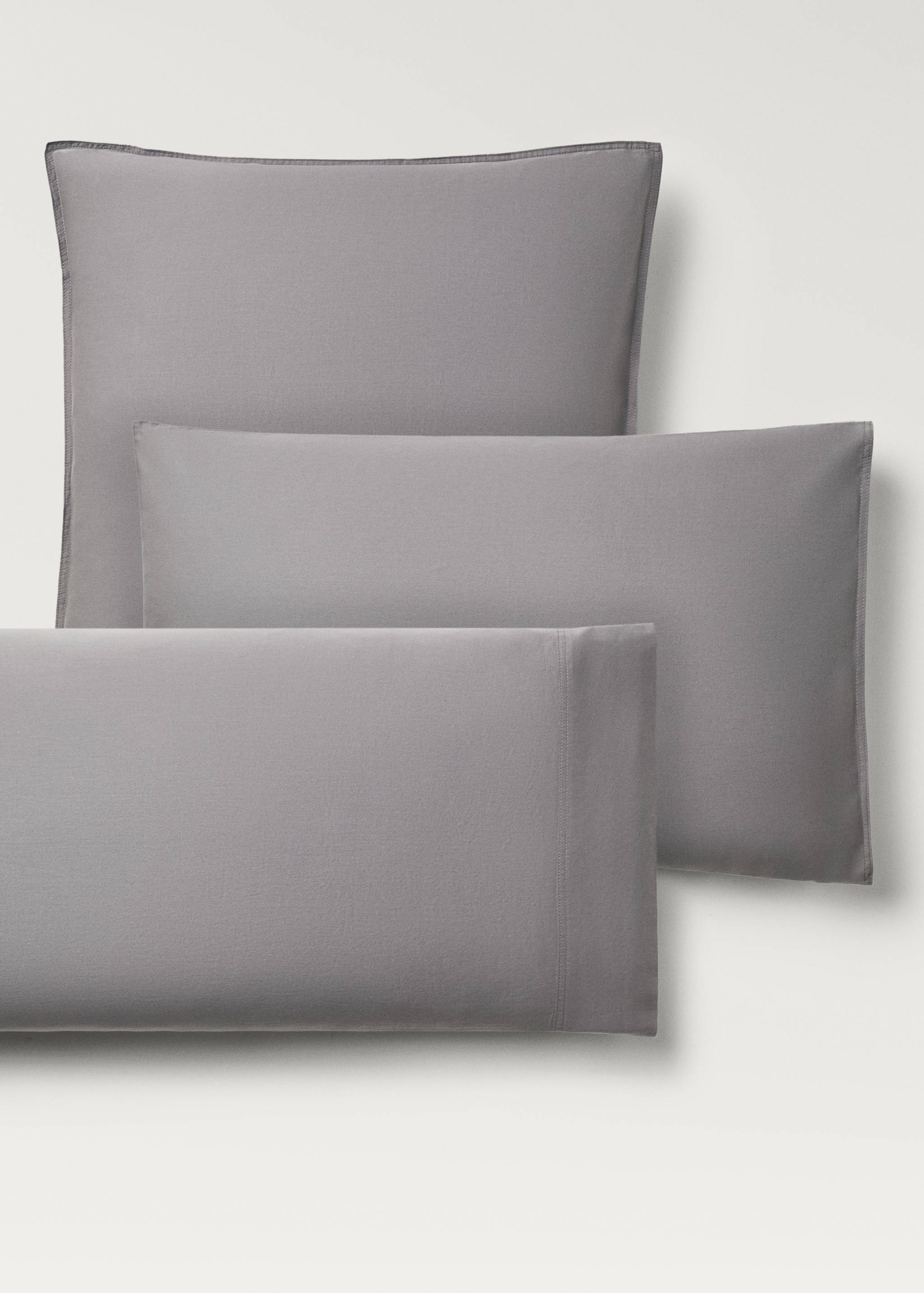 Two washed cotton satin pillowcases with double stitching 60x60 cm - Details of the article 4