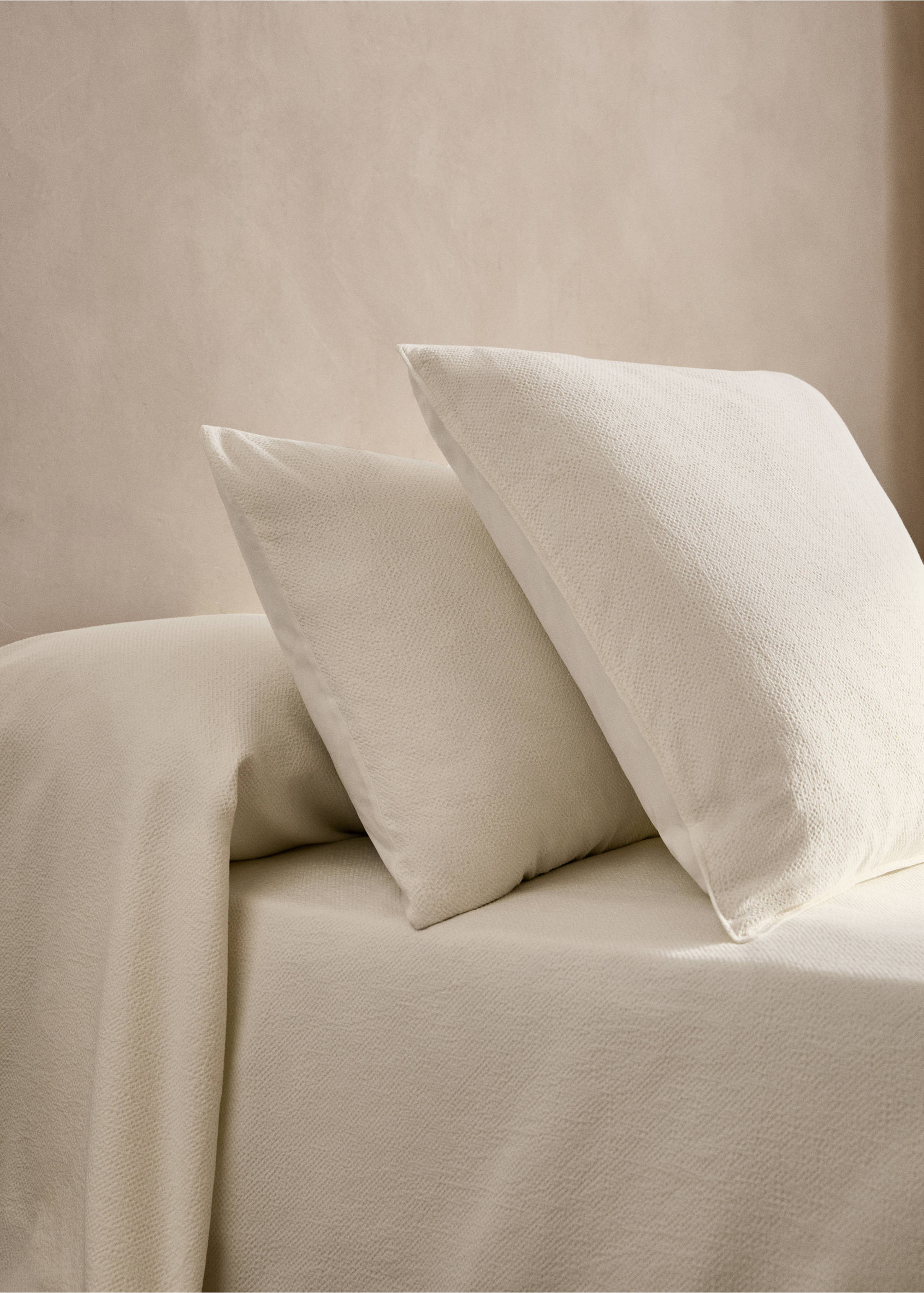 Two textured cotton percale pillowcases 60x60 cm - General plane, Ecru. Ref: 87013034-00.