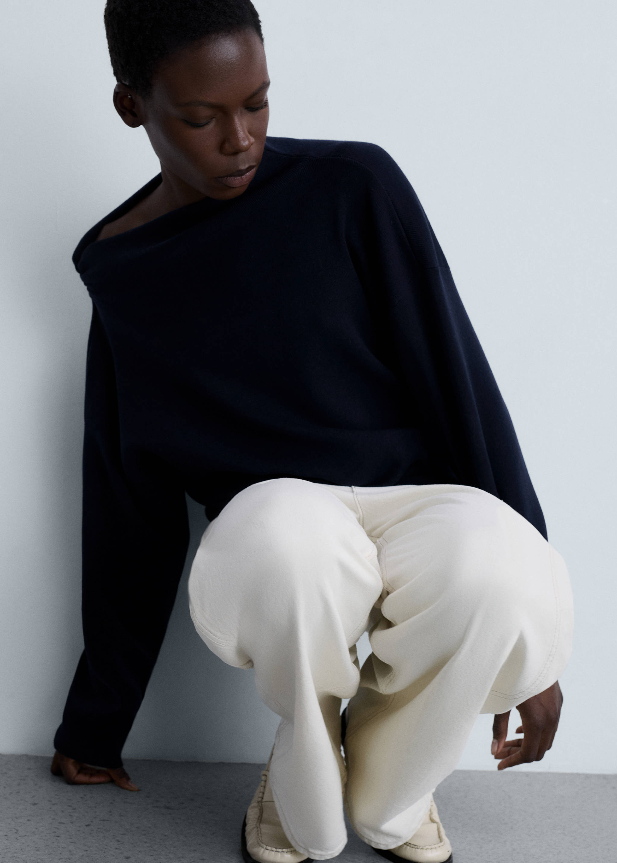 Knitted sweater with asymmetrical neck - Details of the article 2