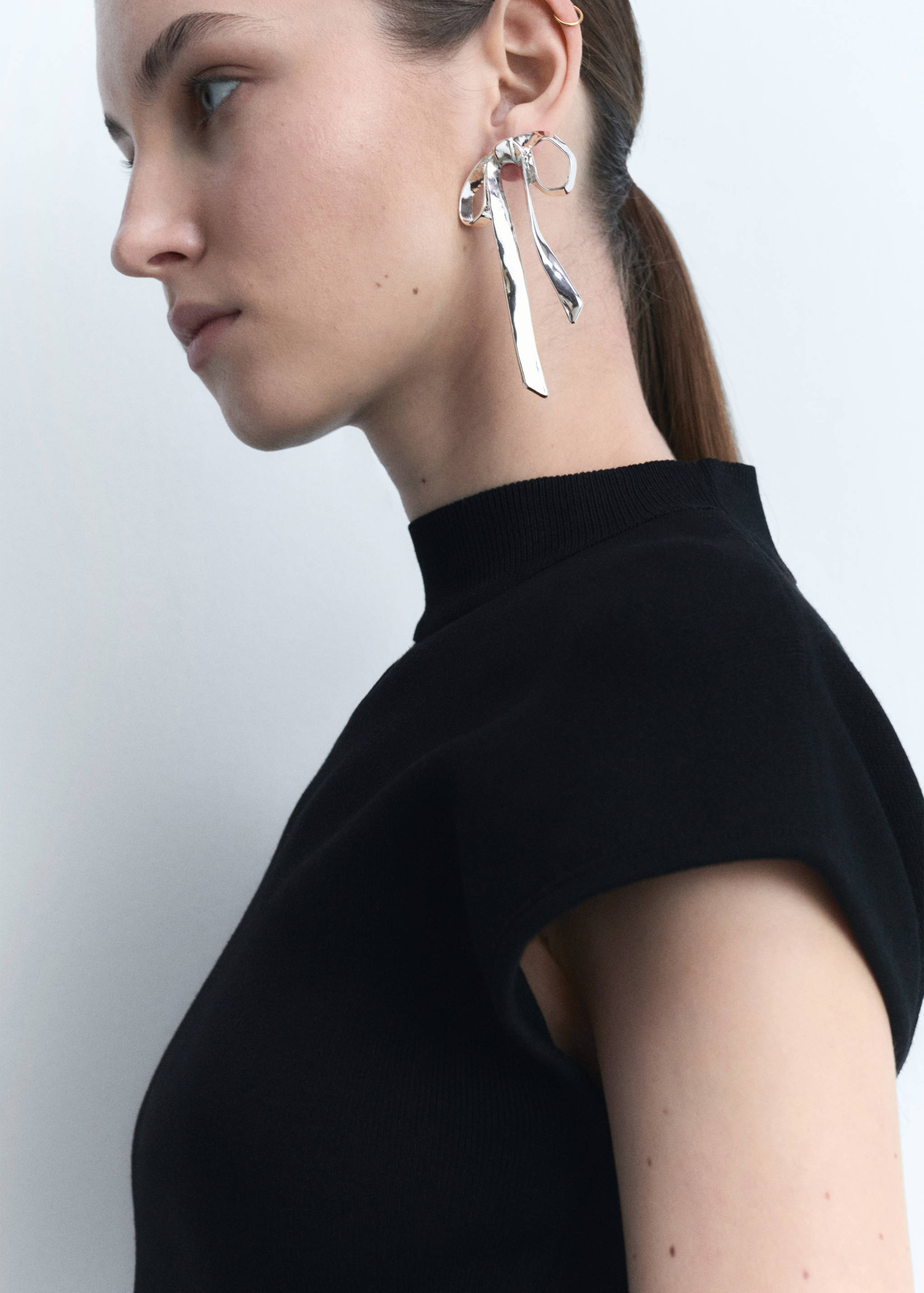 Rigid bow earrings - General plane