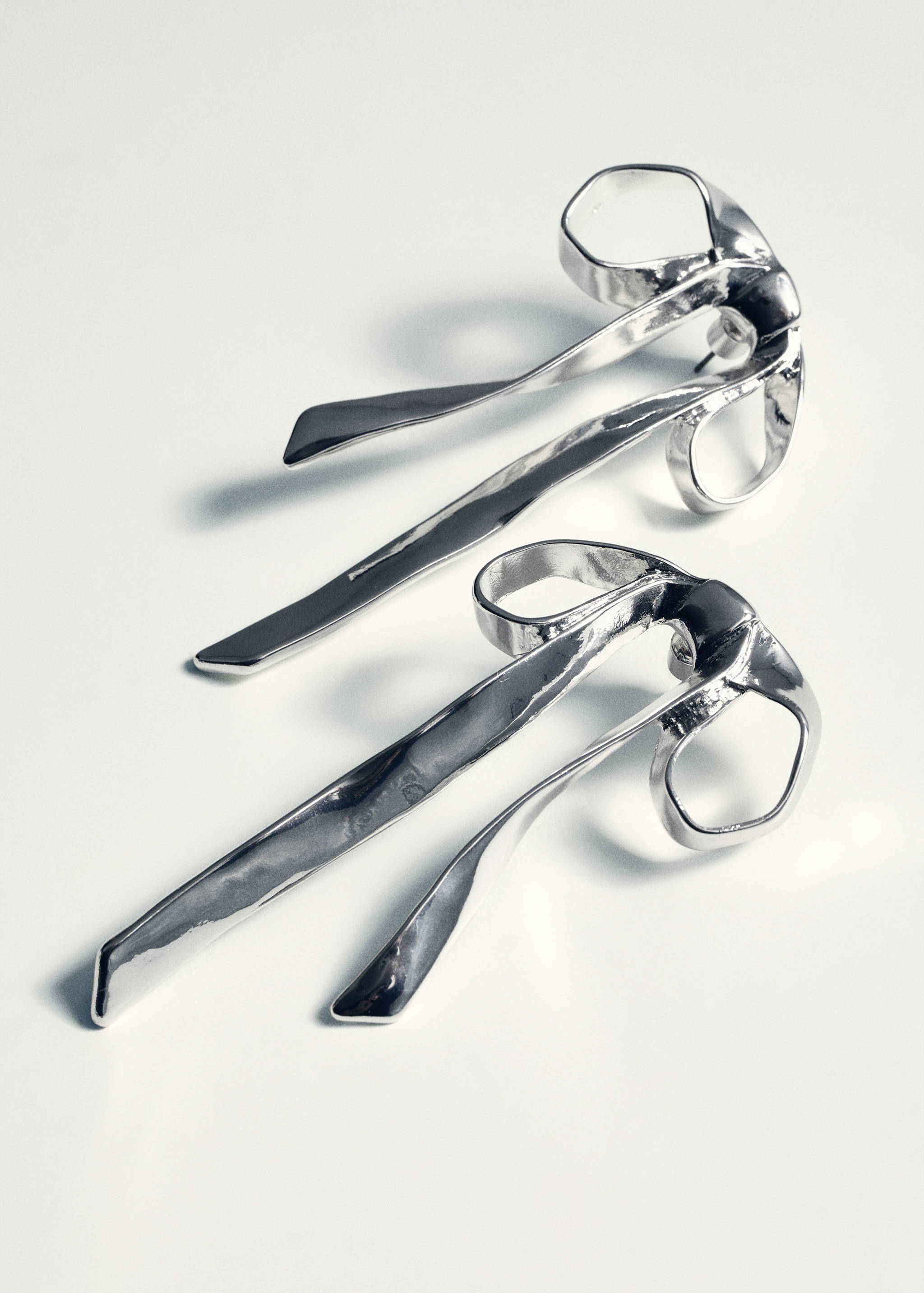 Rigid bow earrings - Details of the article 5