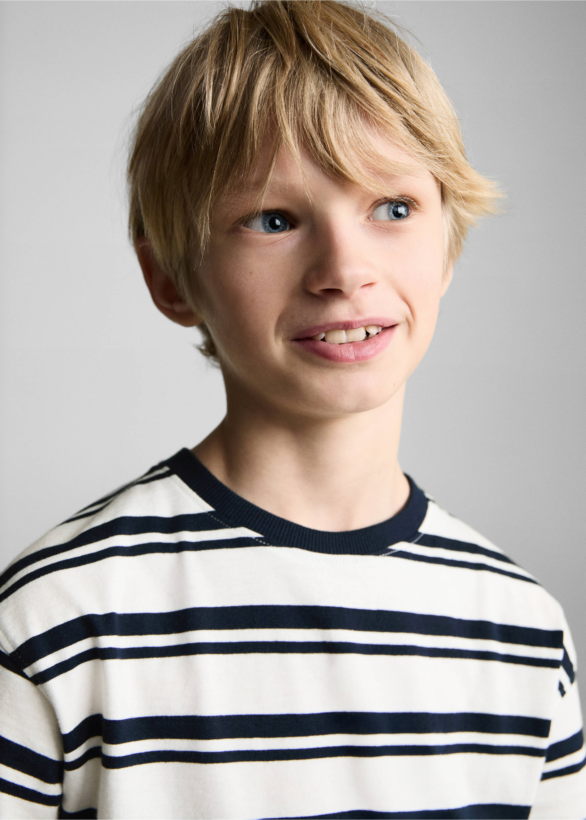 Samarreta cotó ratlles - Detall de l'article 1, Blau marí fosc. Ref: 87013649-00.