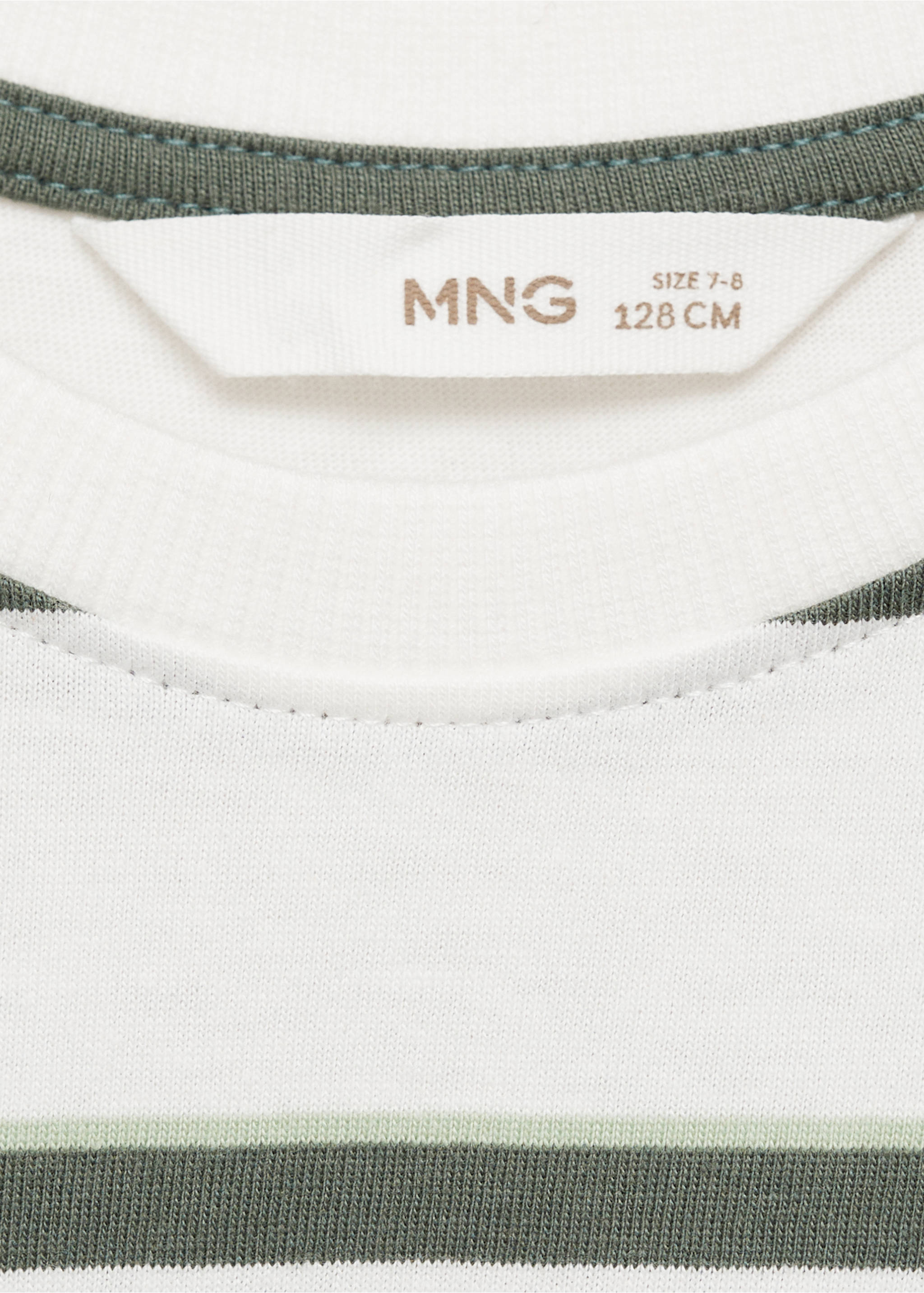 Samarreta màniga curta ratlles - Detall de l'article 8, Verd. Ref: 87013650-00.