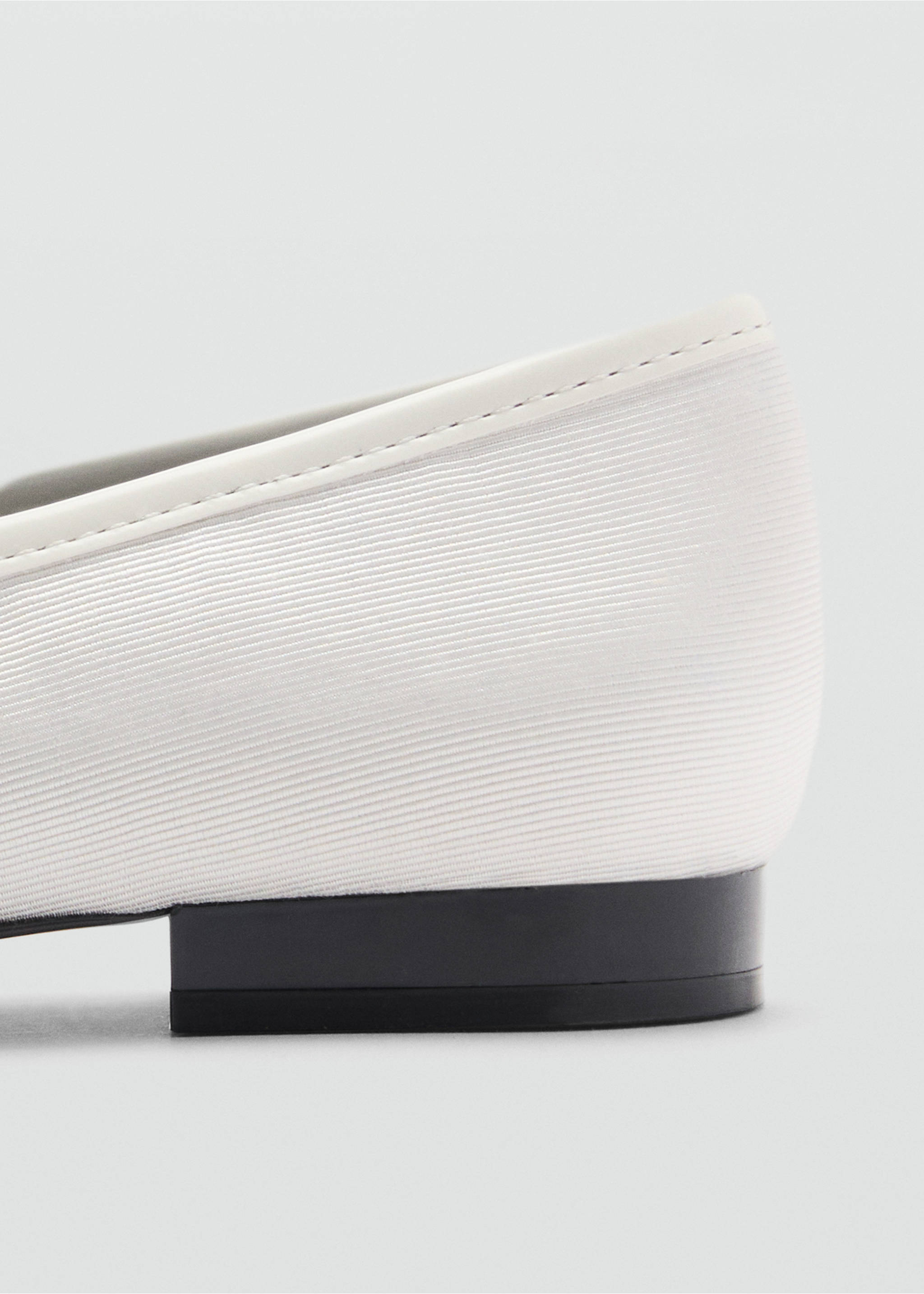 Ballerinas with strip and bow detail - Details of the article 2, White. Ref: 87013657-00.
