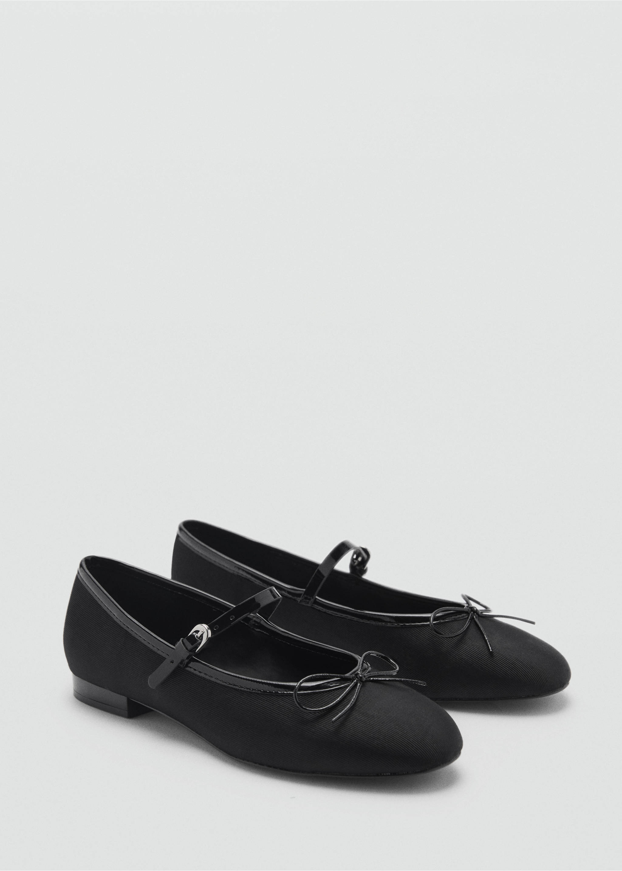 Ballerinas with strip and bow detail - Medium plane, Black. Ref: 87013657-00.
