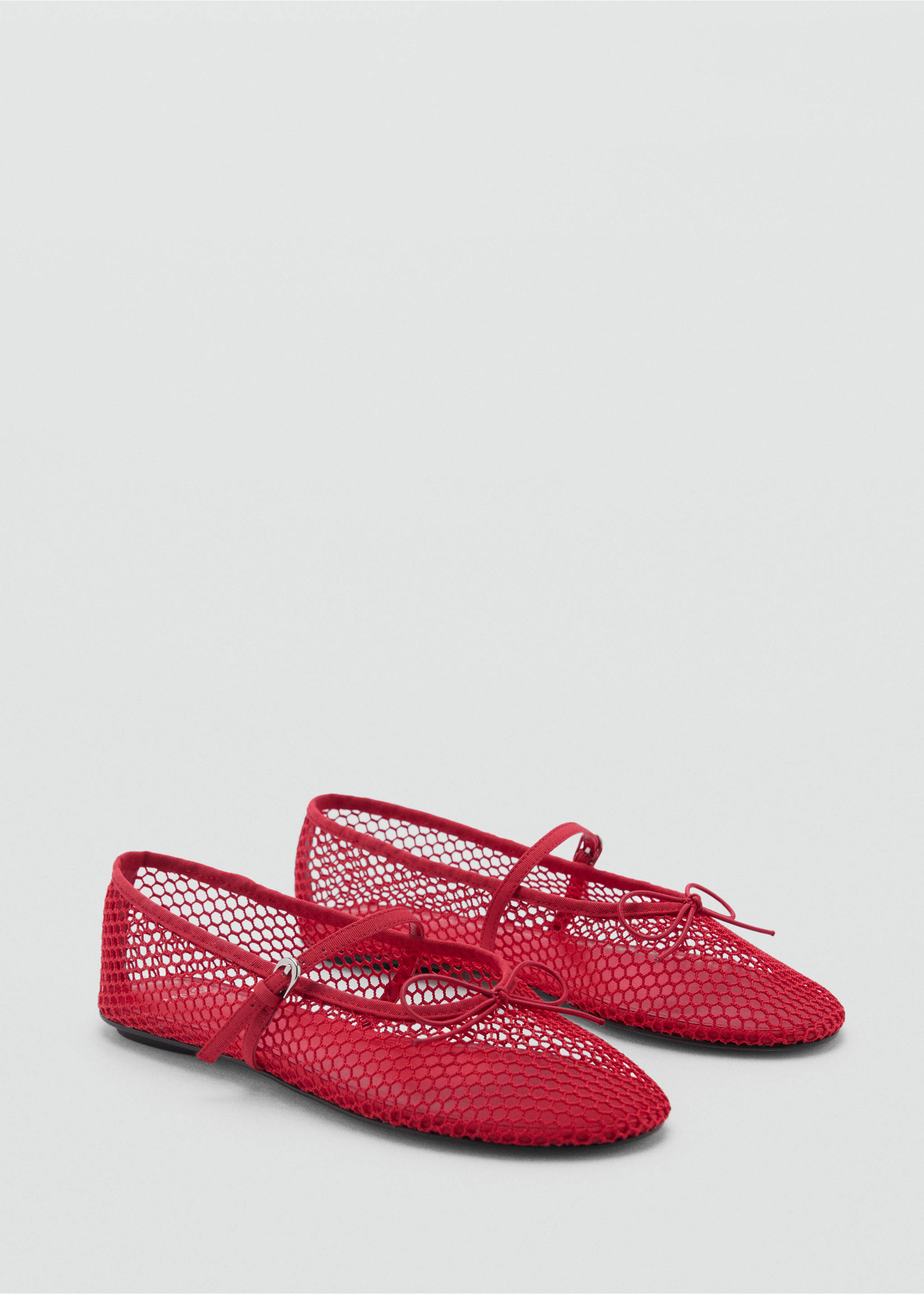 Ballerines maille filet boucle - Plan moyen, Rouge. Ref: 87014069-00.
