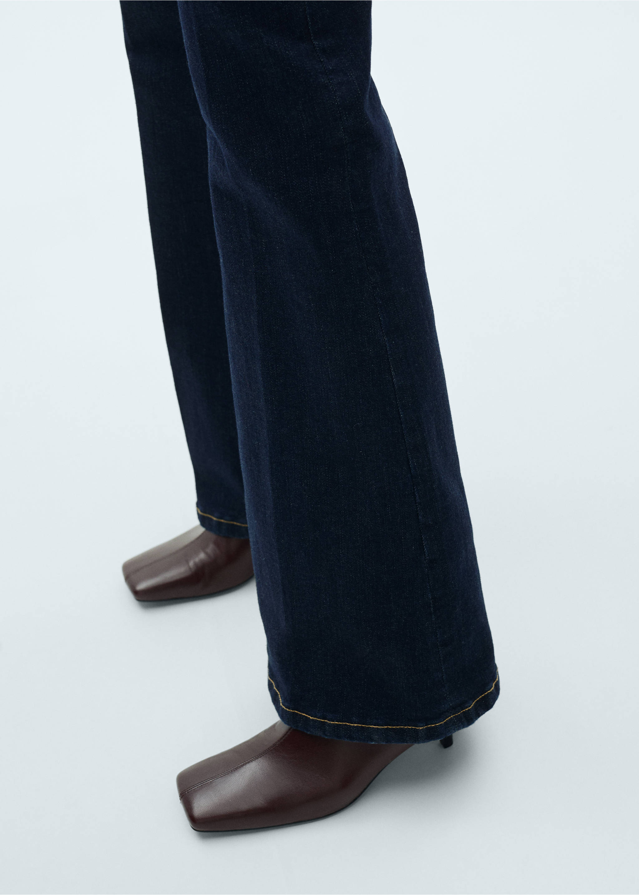 Jean flare taille normale rinse wash - Détail de l'article 1, Bleu. Ref: 87014074-00.