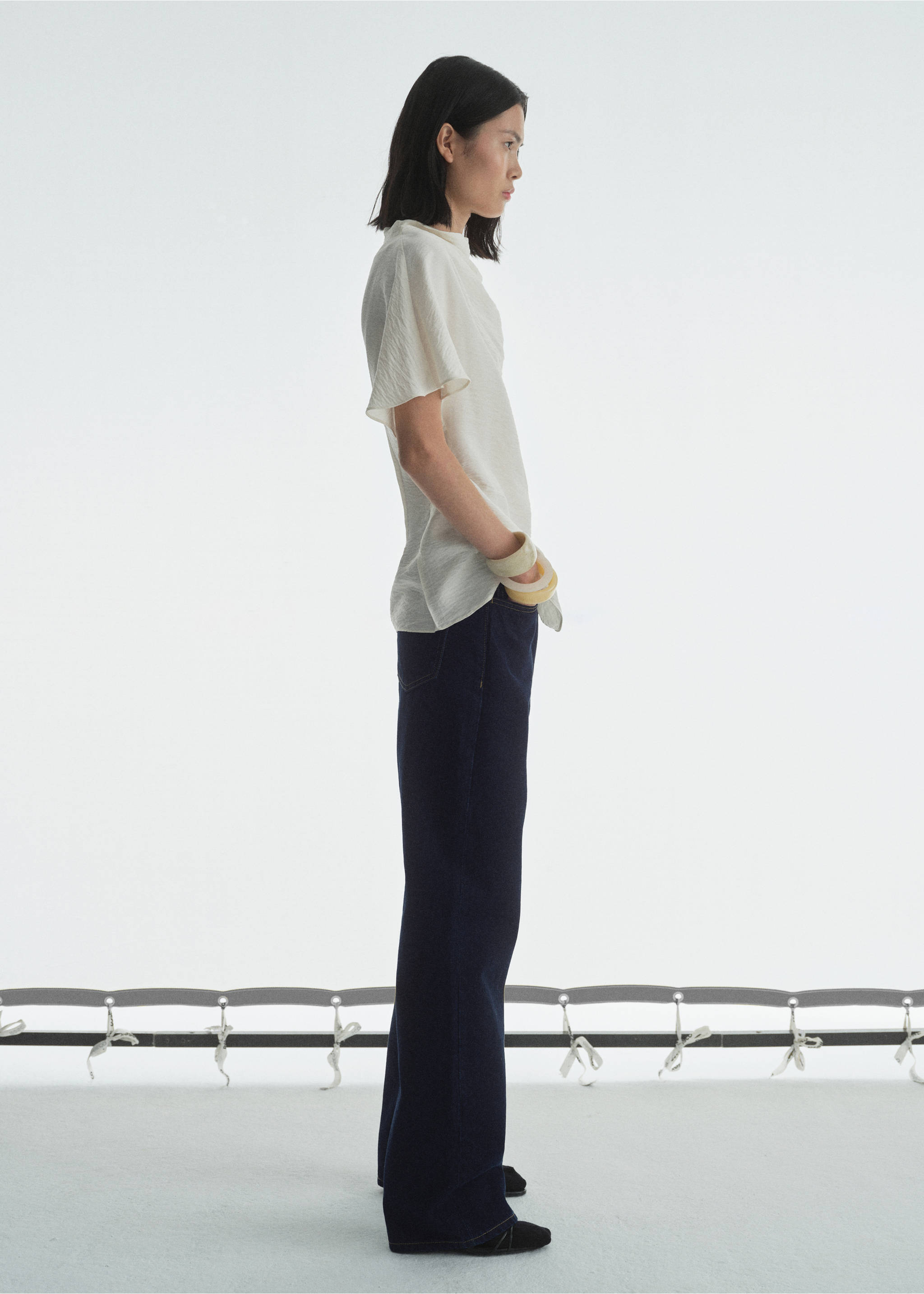 High-waisted straight-fit rinse-wash jeans - Details of the article 2, Open Blue. Ref: 87014075-00.