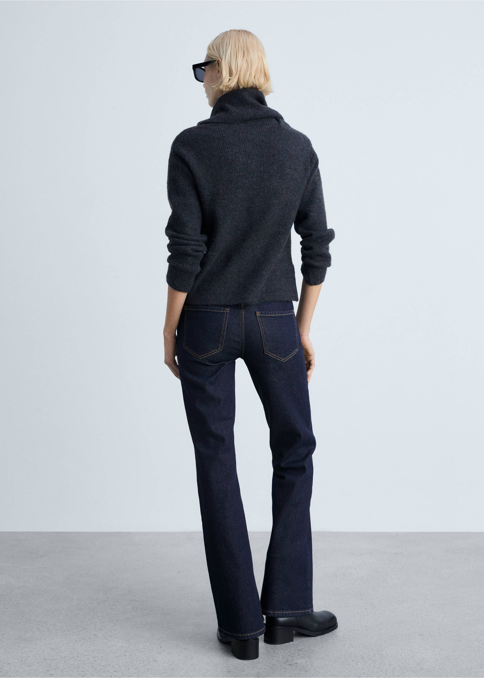 Rinse-wash flared jeans with openings - Reverse of the article, Open Blue. Ref: 87014078-00.