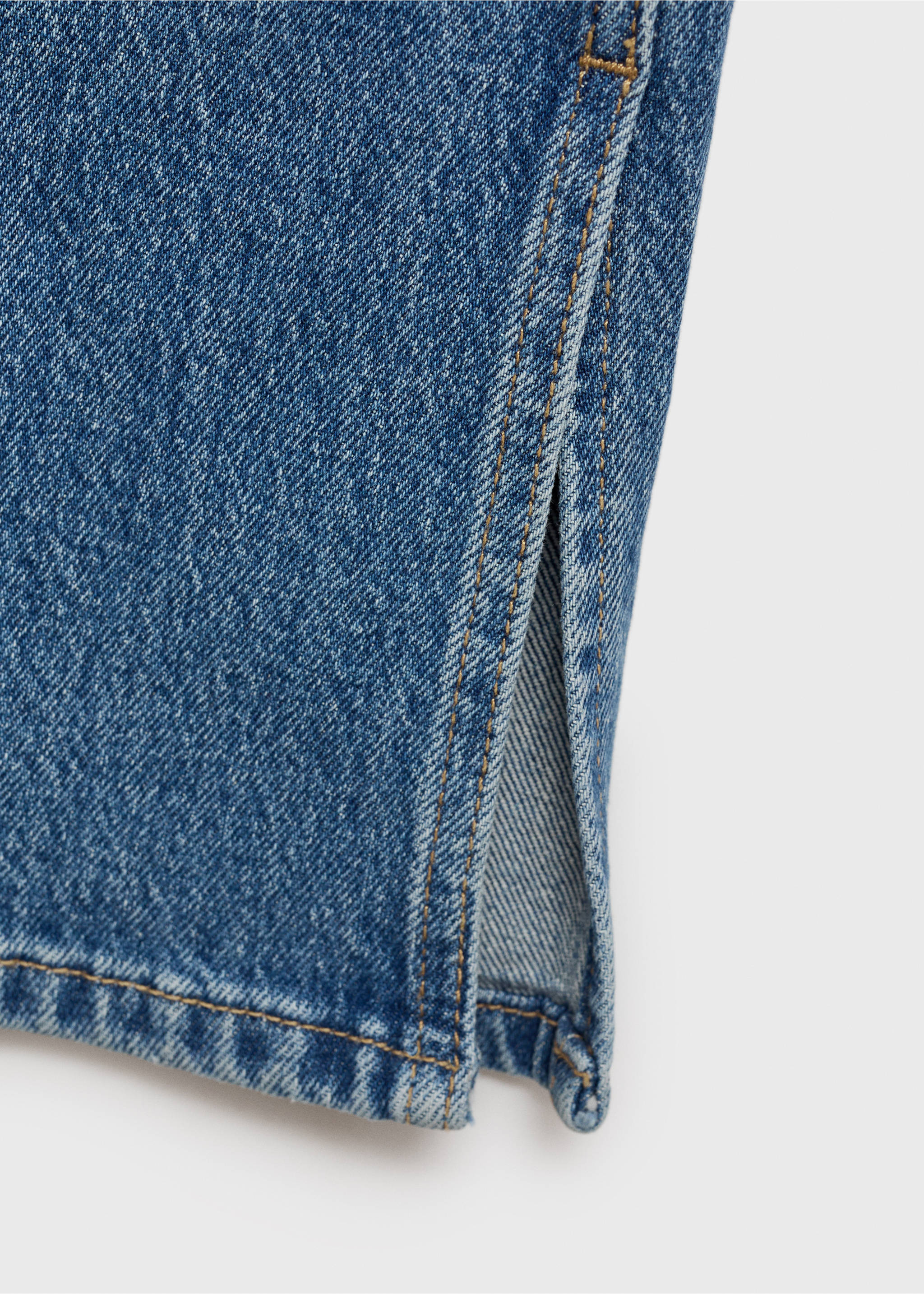 Gerade Jeans mit mittlerem Bund und Schlitzen - Detail des Artikels 0, Mittelblau. Ref: 87014080-00.