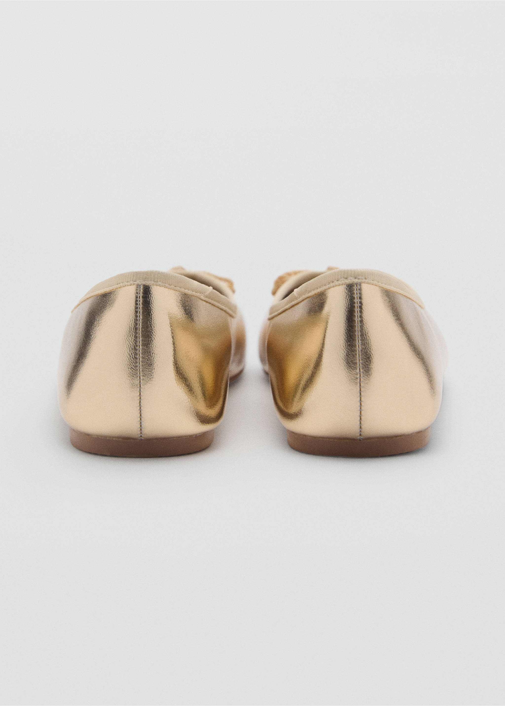Metallisierte Ballerinas mit Schleife - Detail des Artikels 2, Gold. Ref: 87014082-00.