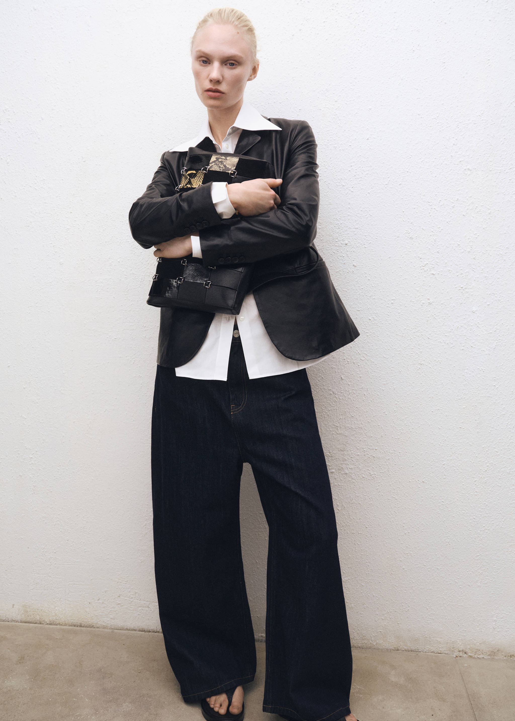 Low-rise wide leg rinse-wash jeans - General plane