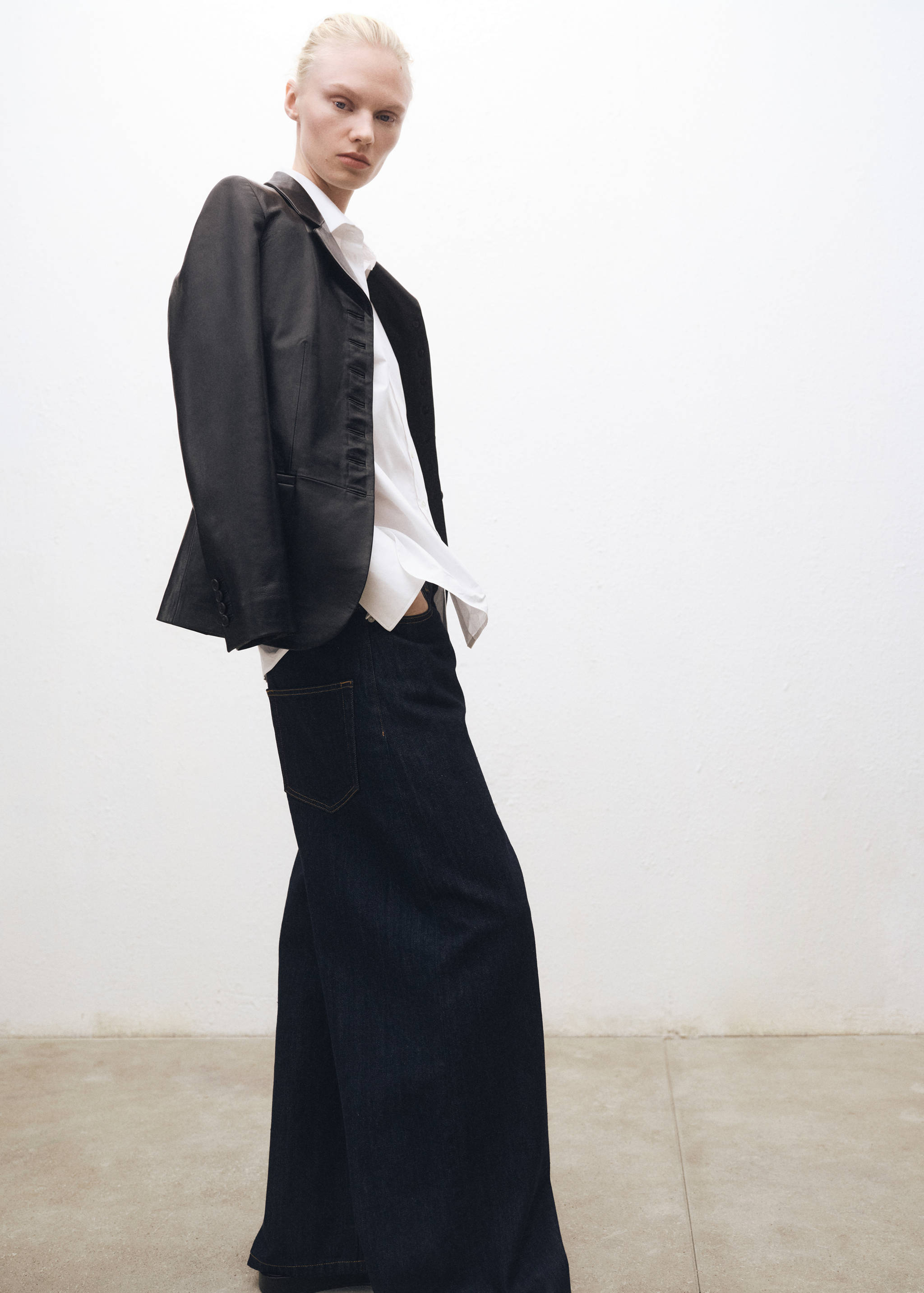 Low-rise wide leg rinse-wash jeans - Details of the article 1