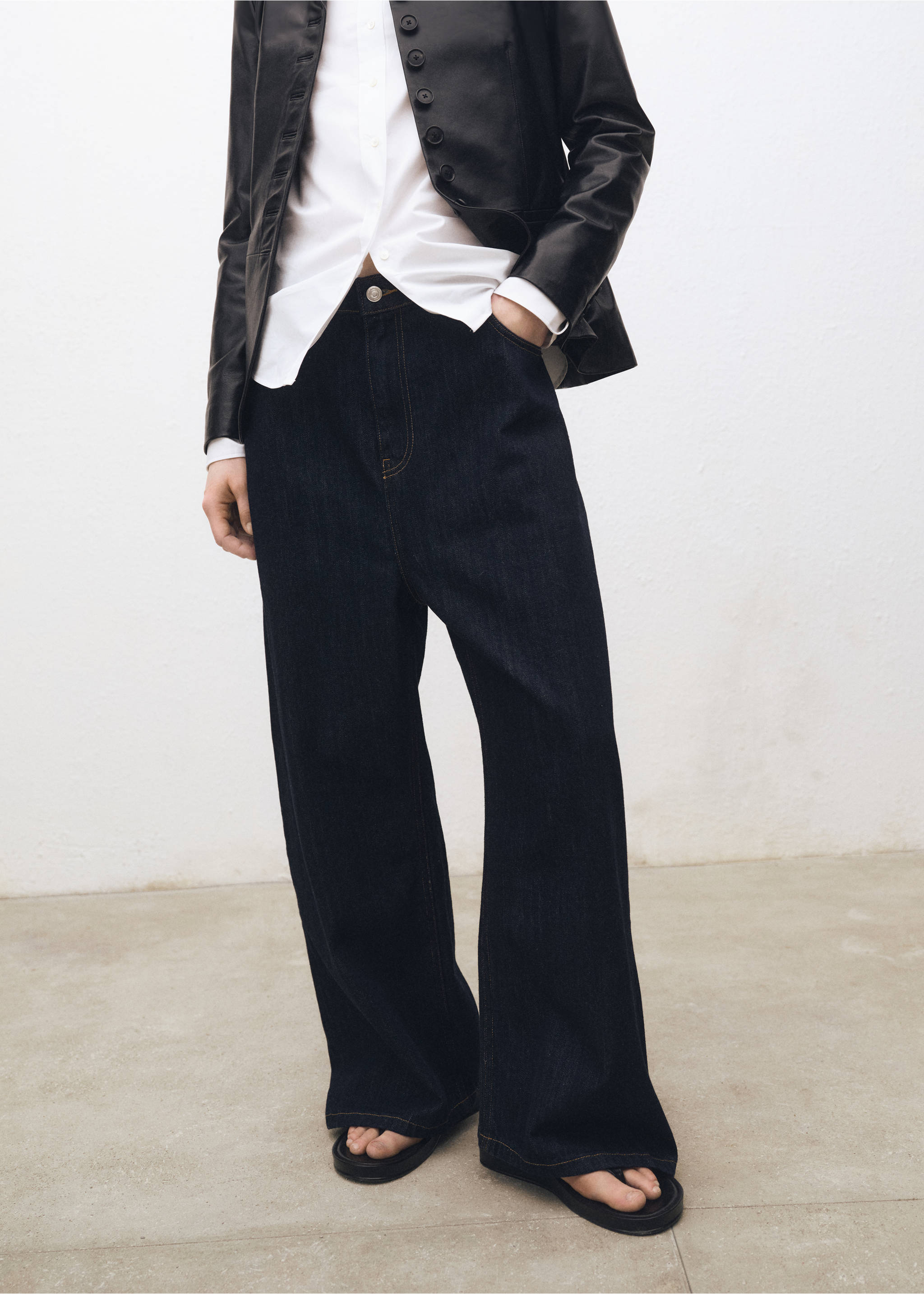 Wideleg-Jeans mit niedriger Bundhöhe und Rinse-Wash - Detail des Artikels 2, Blau. Ref: 87014083-00.