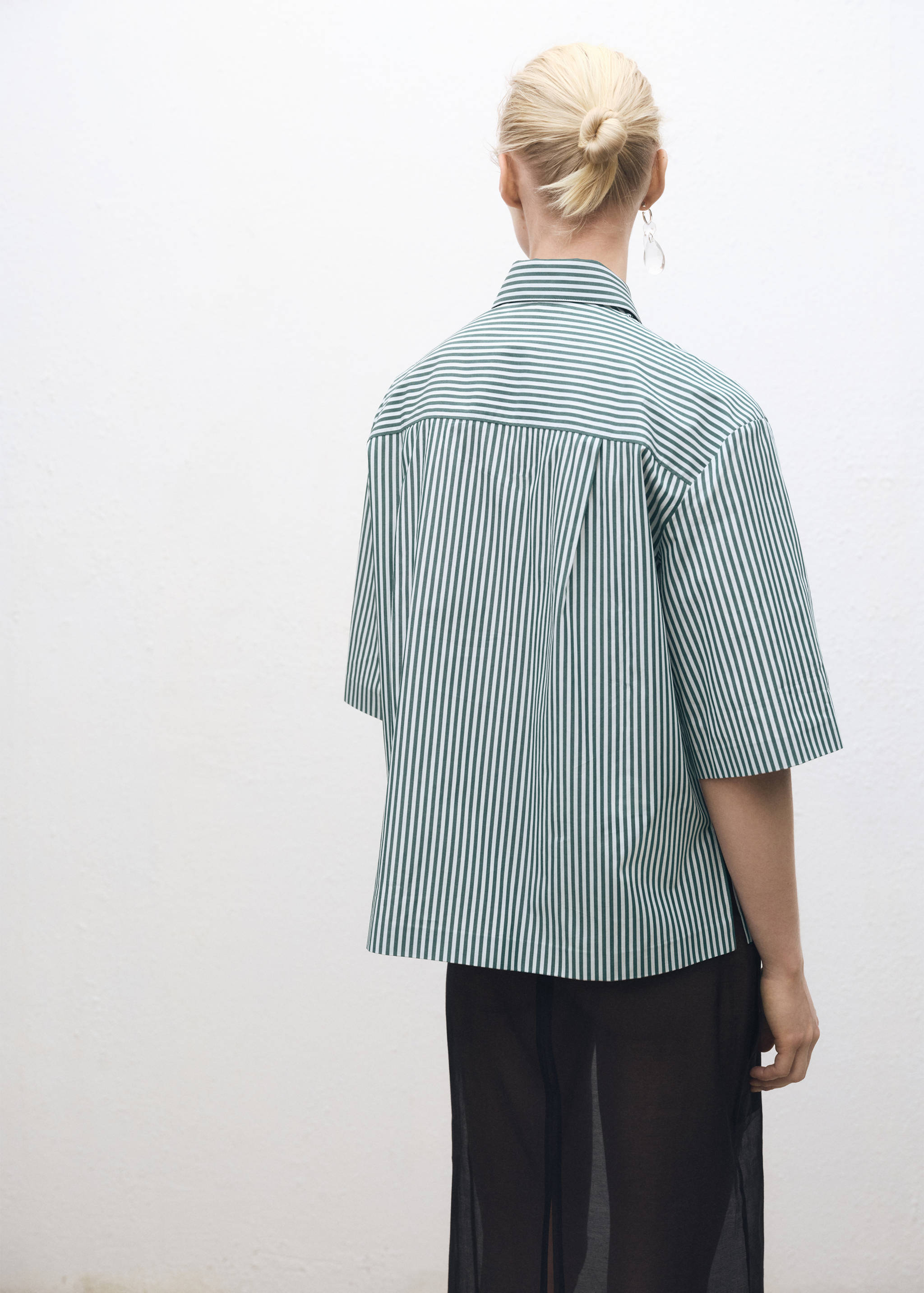Short-sleeved striped cotton shirt - Reverse of the article