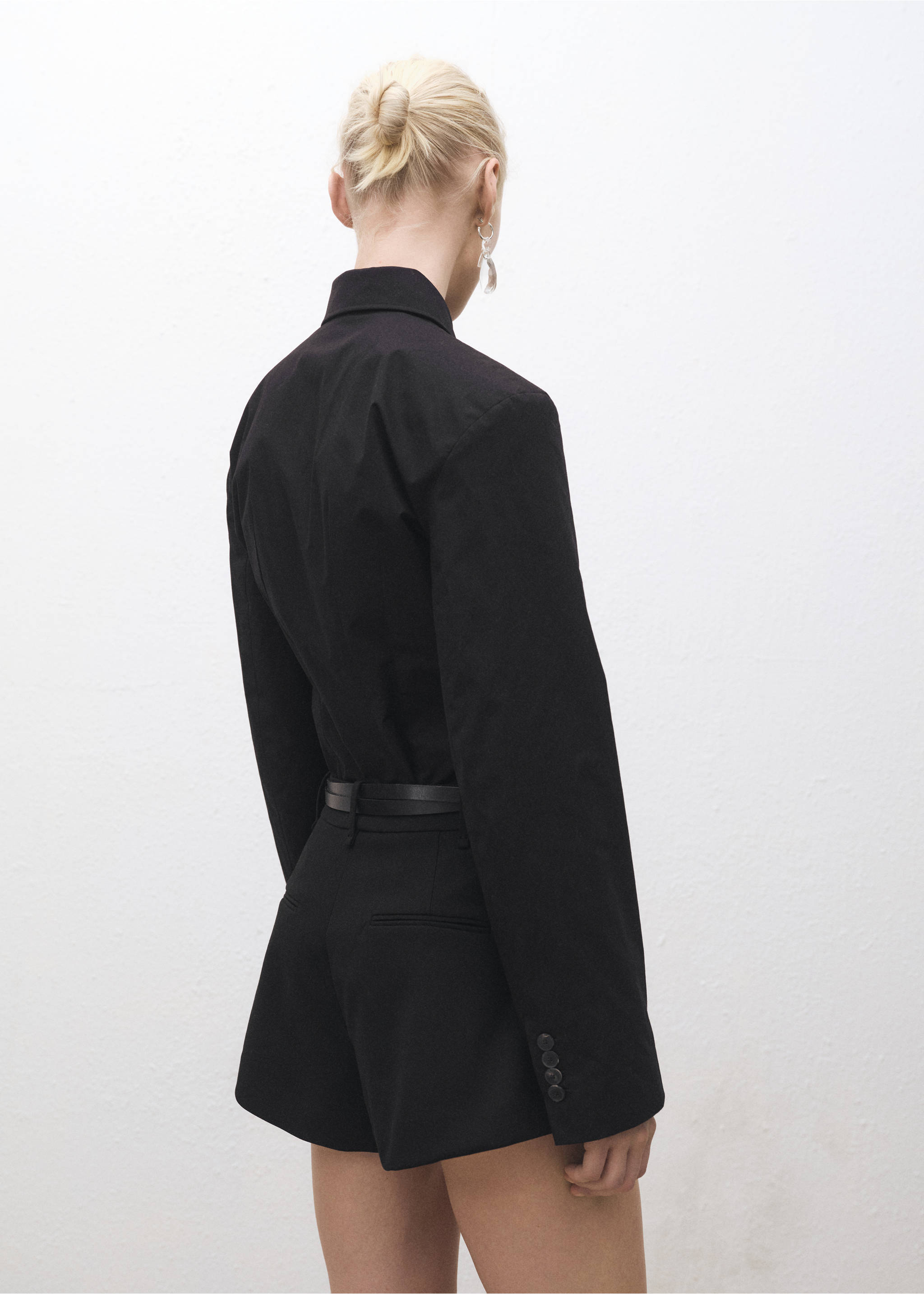 Fitted shirt with cuffless sleeves - Reverse of the article, Black. Ref: 87014085-00.