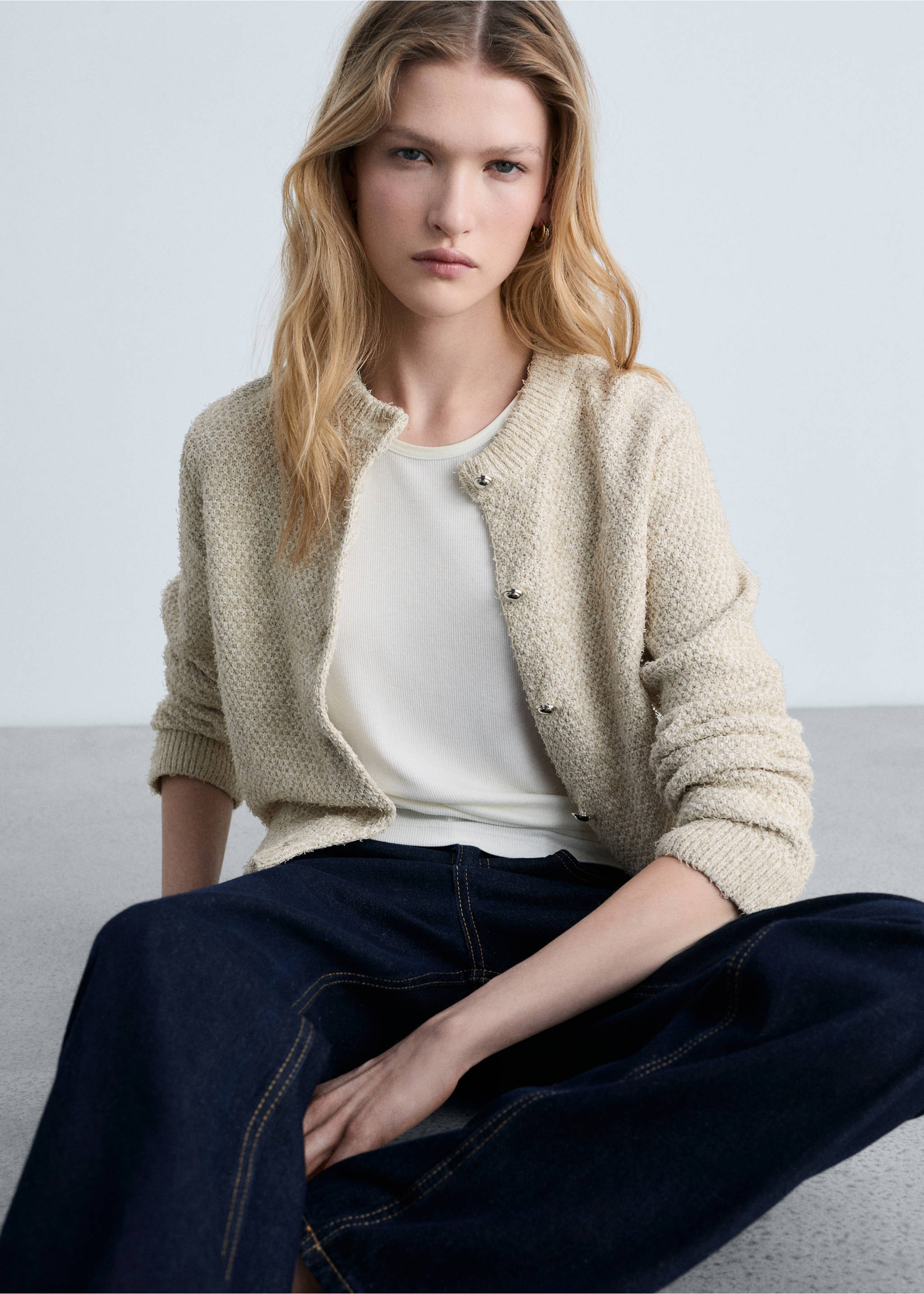 Chunky-knit jacket with buttons - Details of the article 2, Beige. Ref: 87014093-00.