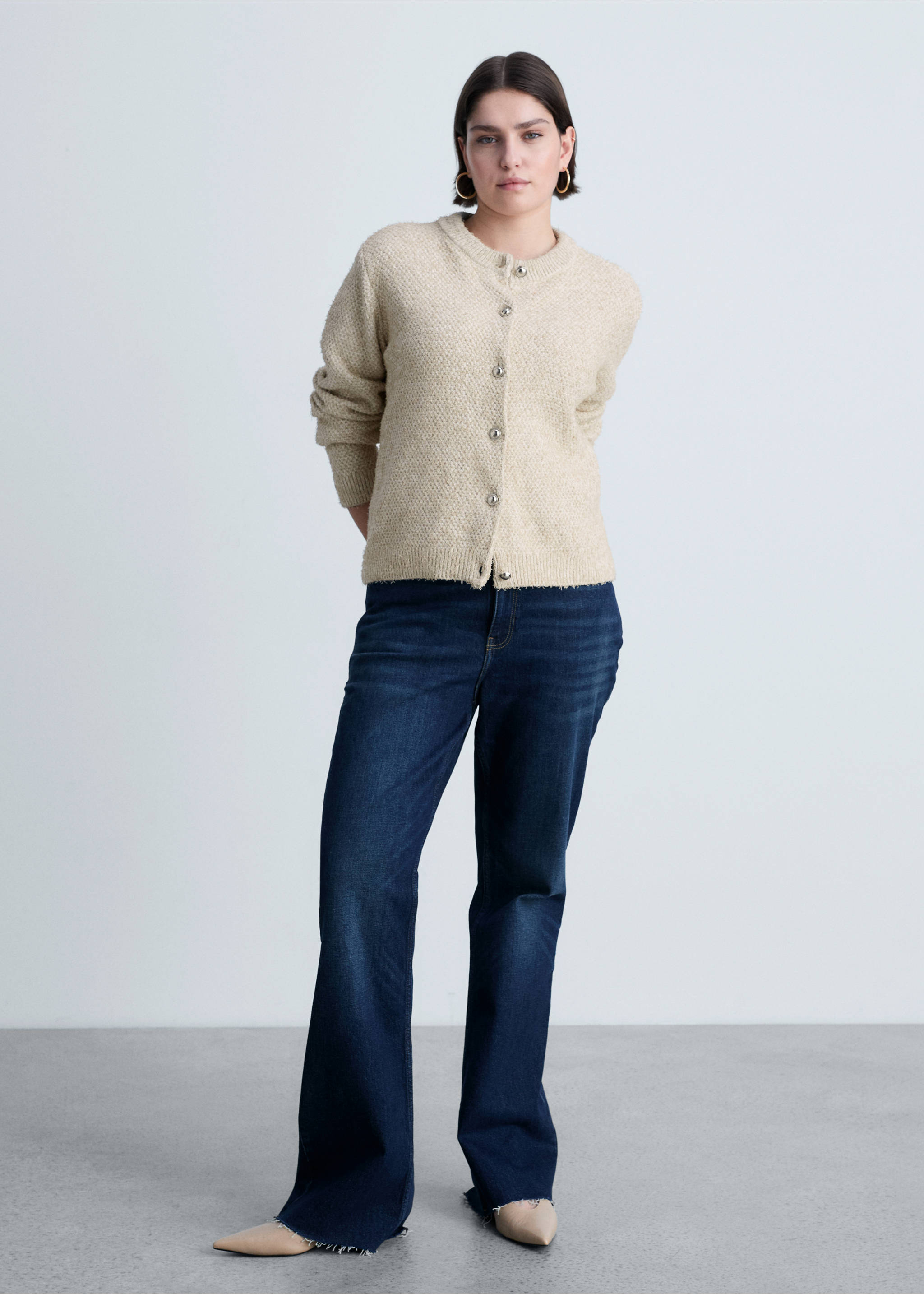 Chunky-knit jacket with buttons - Details of the article 3, Beige. Ref: 87014093-00.