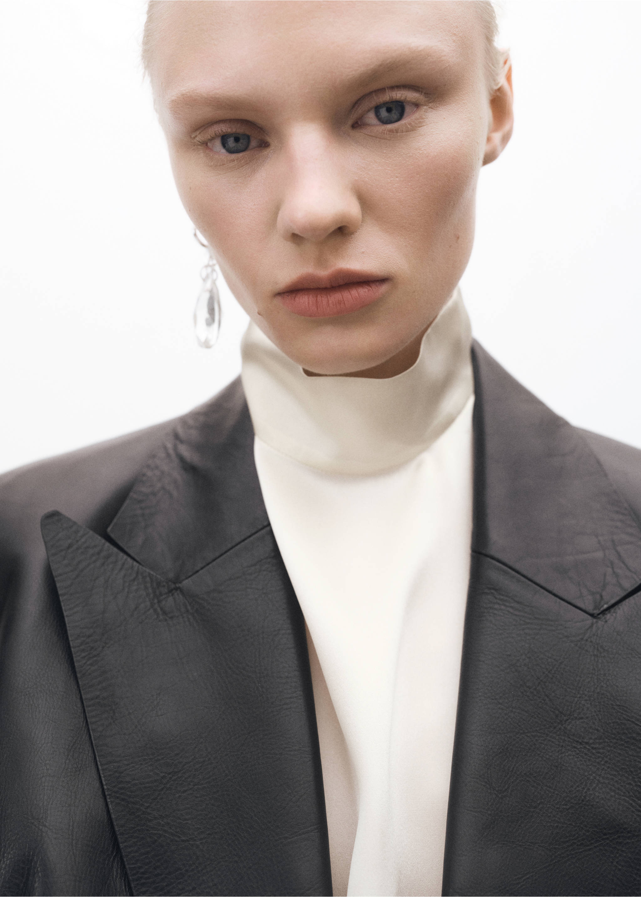 Sacou din piele cu două rânduri de nasturi - Detaliu al articolului 2, Negru. Ref: 87014419-00.