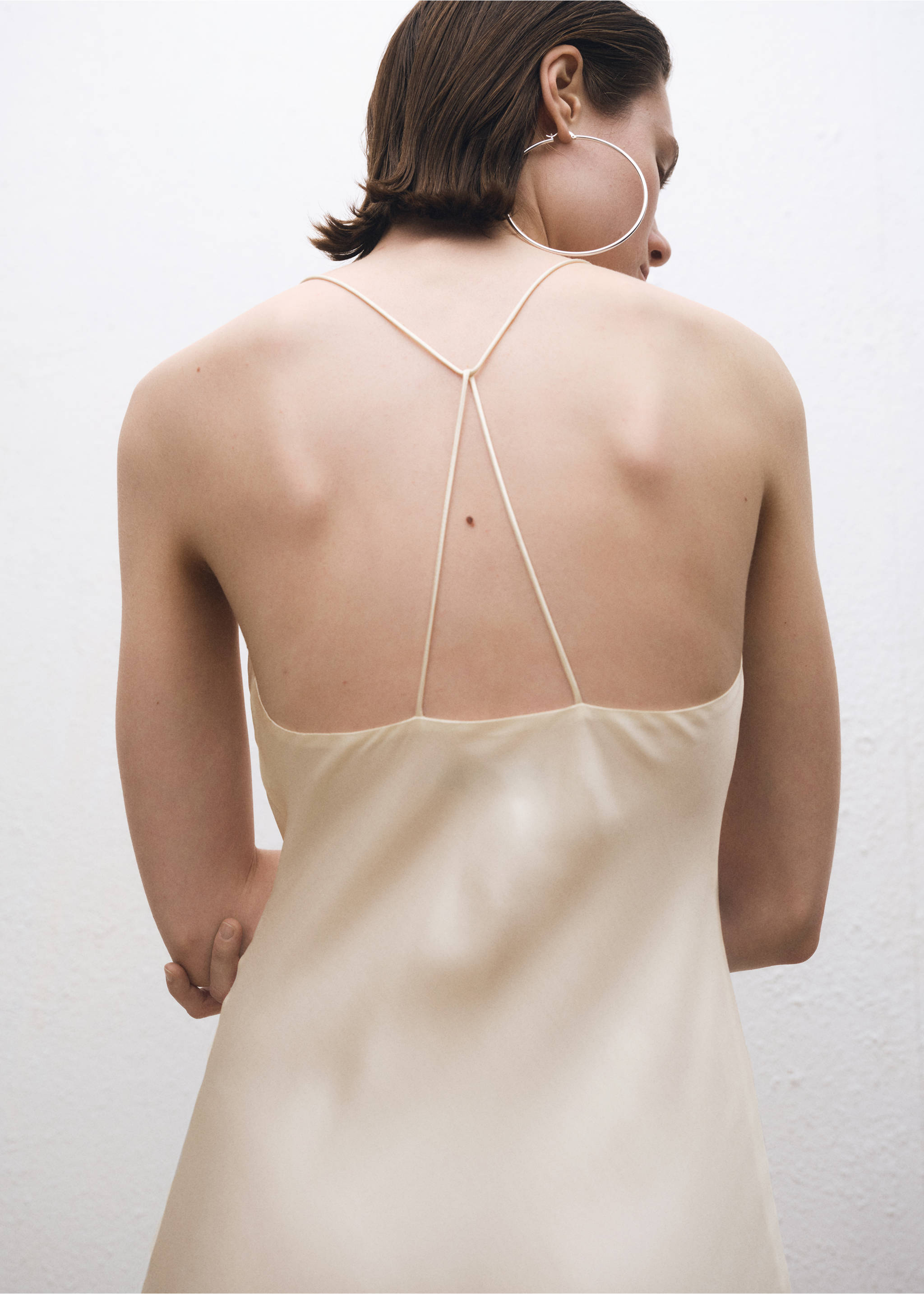 Vestit seda escot drapejat - Detall de l'article 6, Blanc trencat. Ref: 87014420-00.