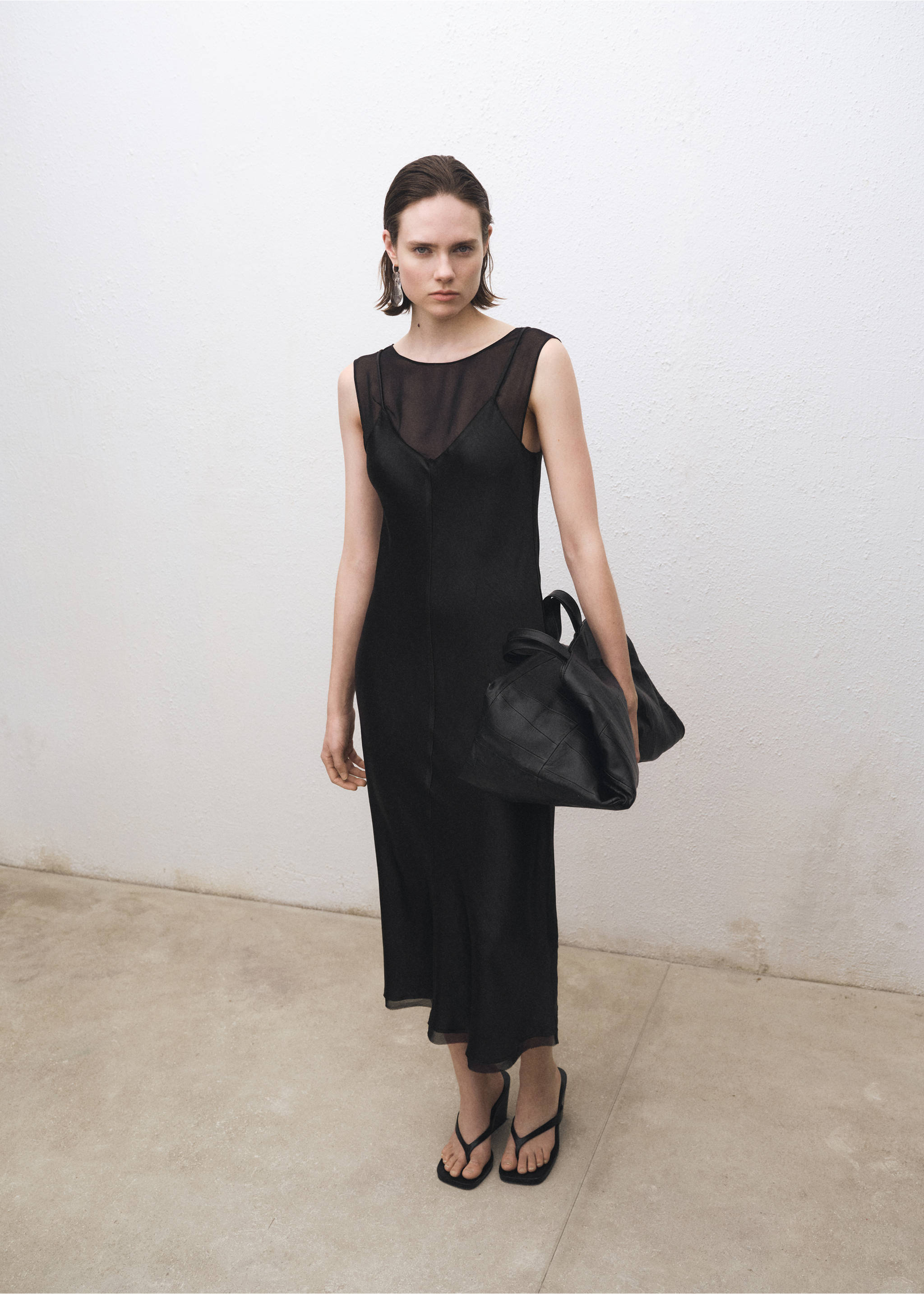 Contrasting satin dress - General plane, Black. Ref: 87014421-00.