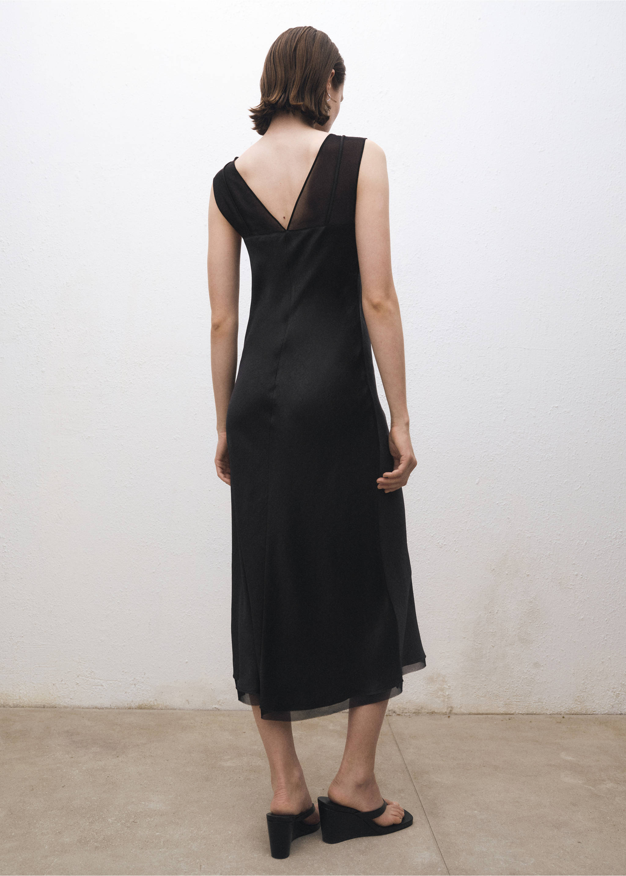 Contrasting satin dress - Reverse of the article, Black. Ref: 87014421-00.