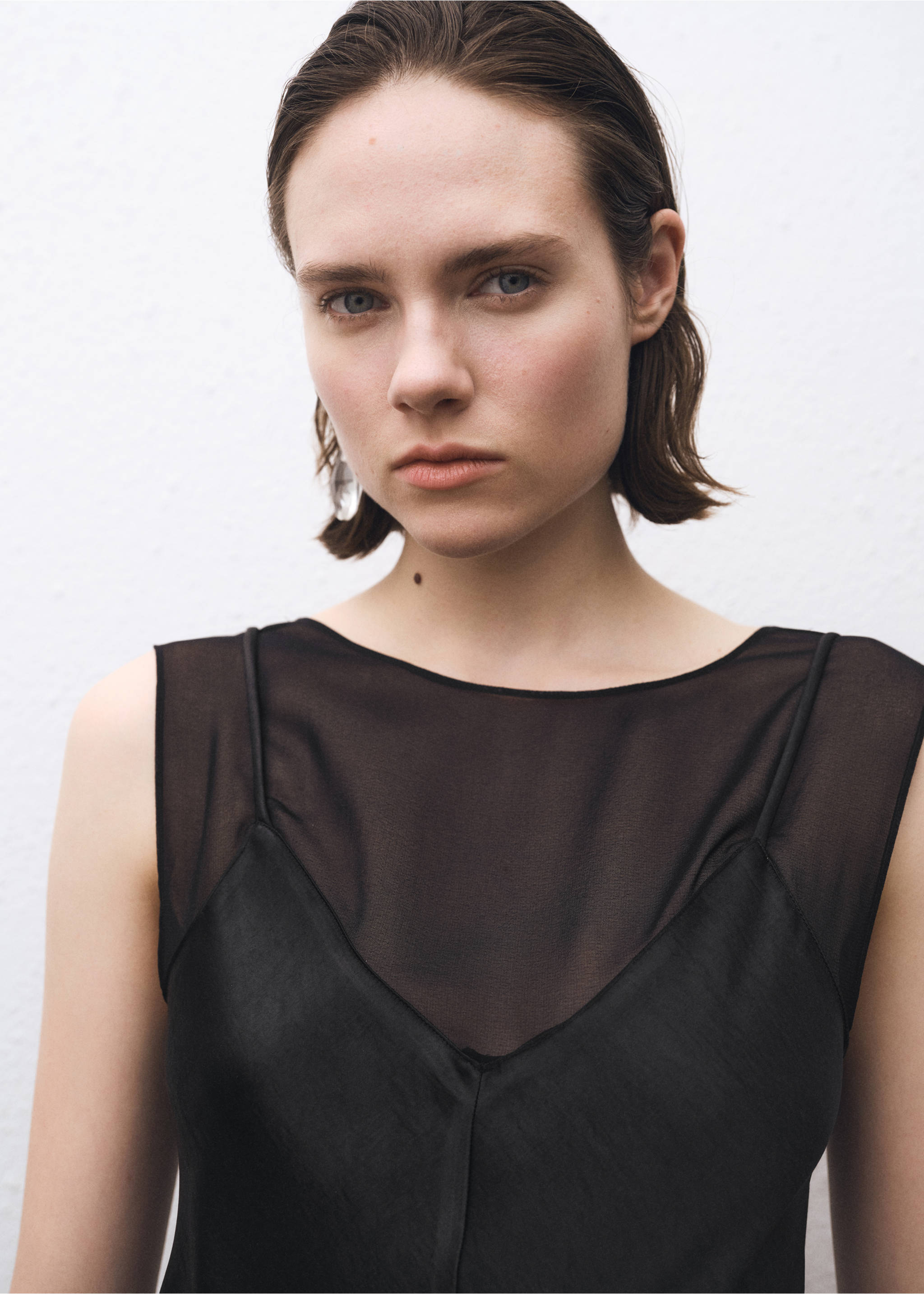 Contrasting satin dress - Details of the article 1, Black. Ref: 87014421-00.