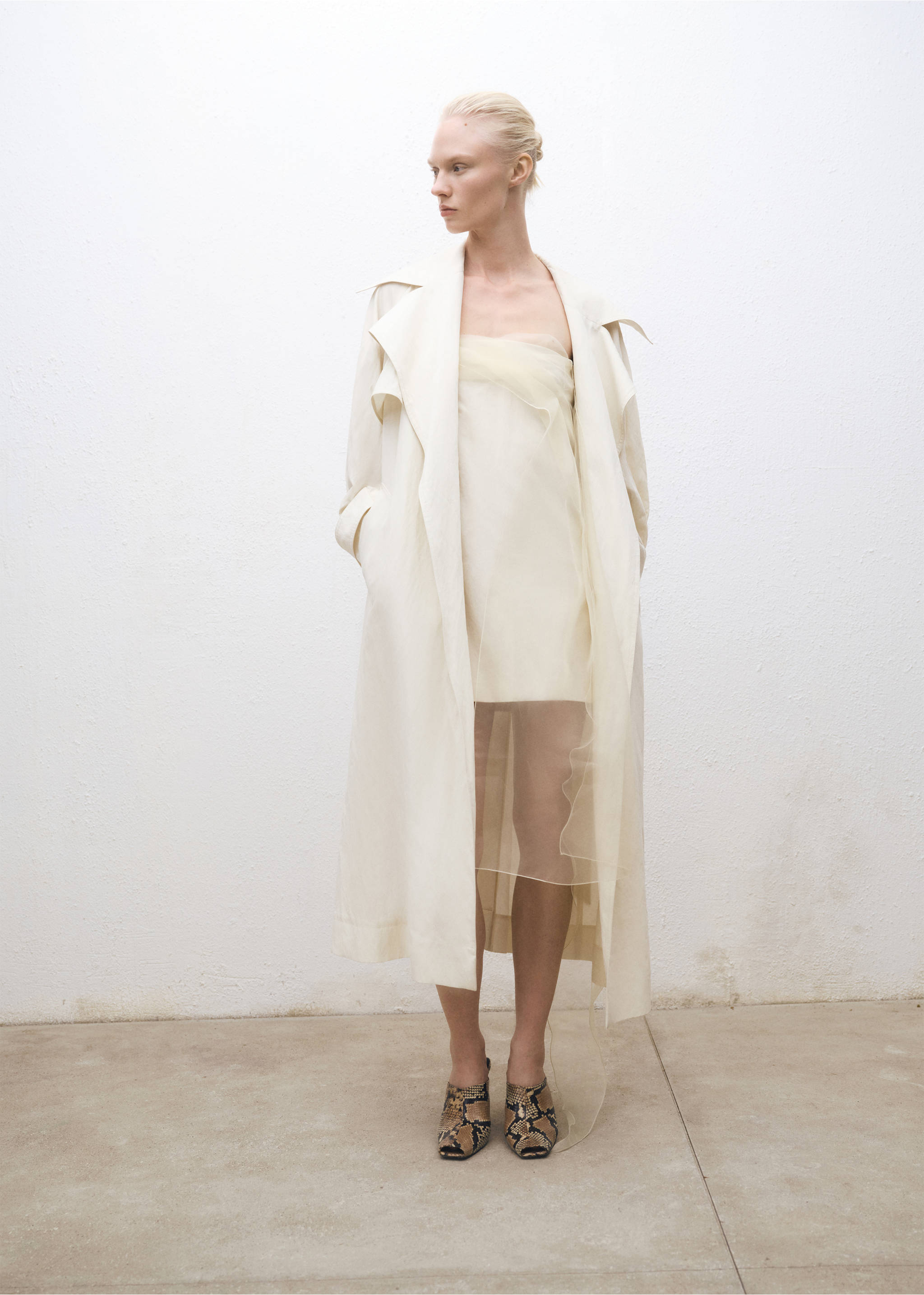 Short chiffon combined dress - Reverse of the article, Ecru. Ref: 87014425-00.