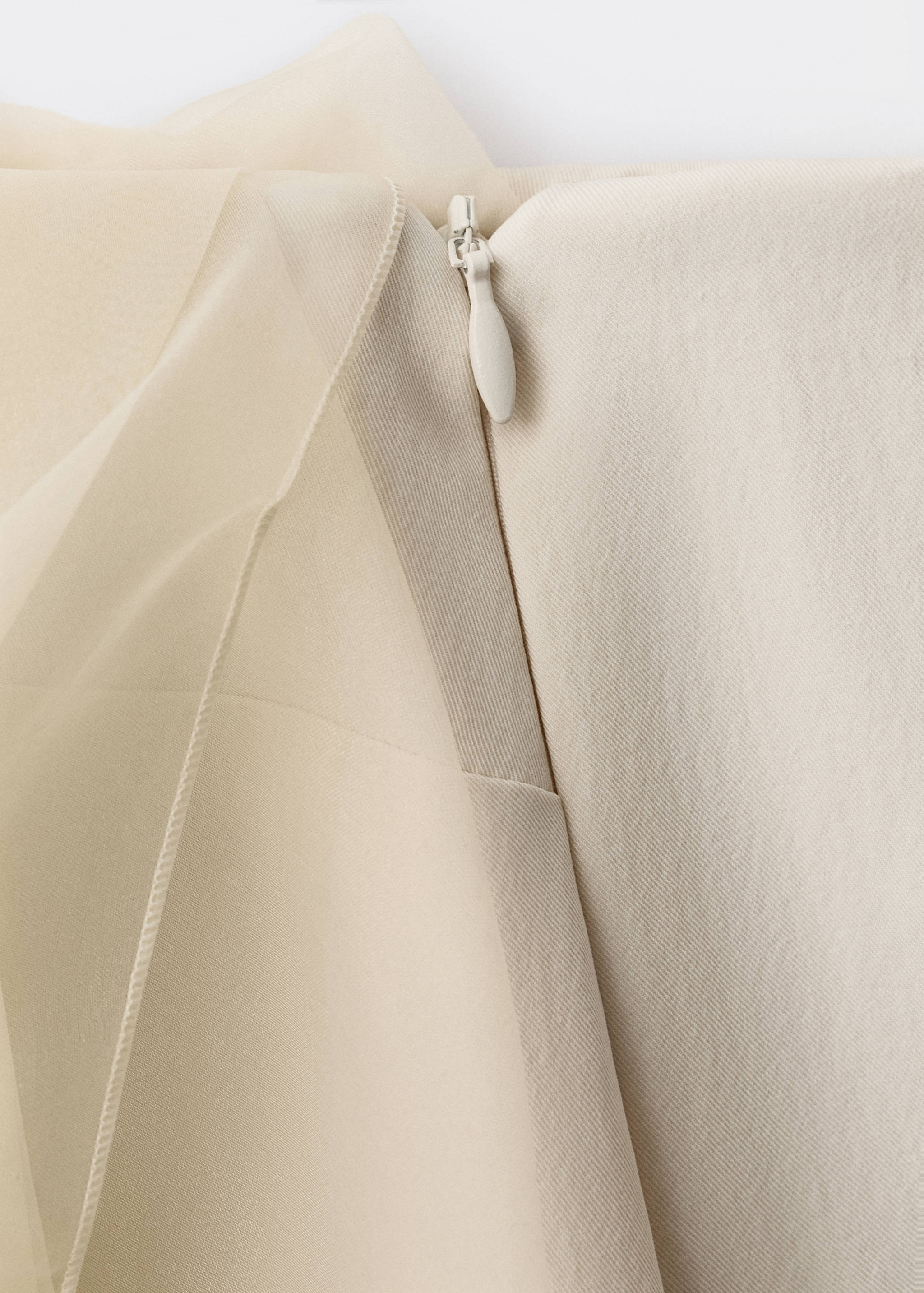 Kort kjole med kombinert chiffon - Artikkeldetalj 0