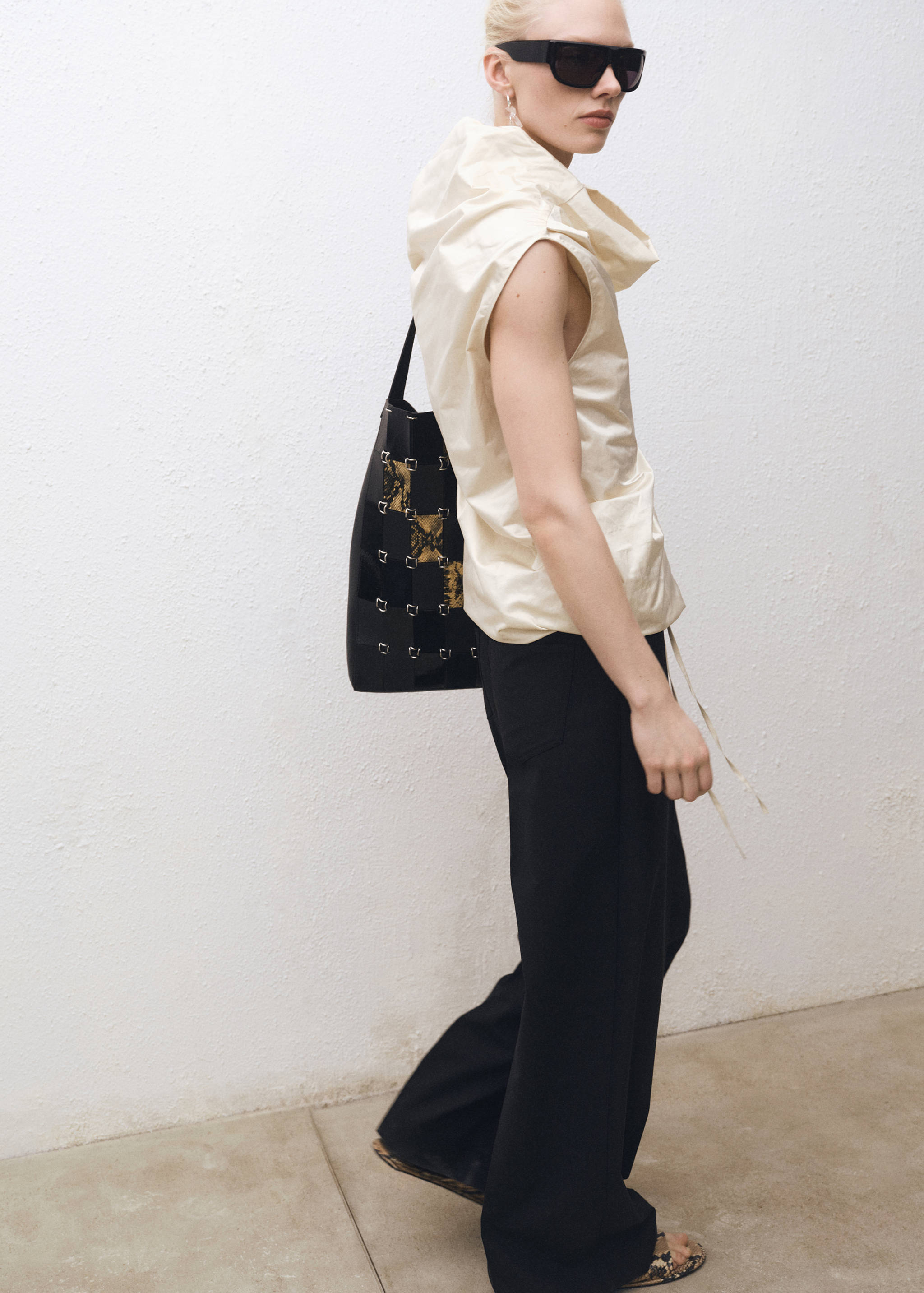 Cotton dress with draped collar - Details of the article 1