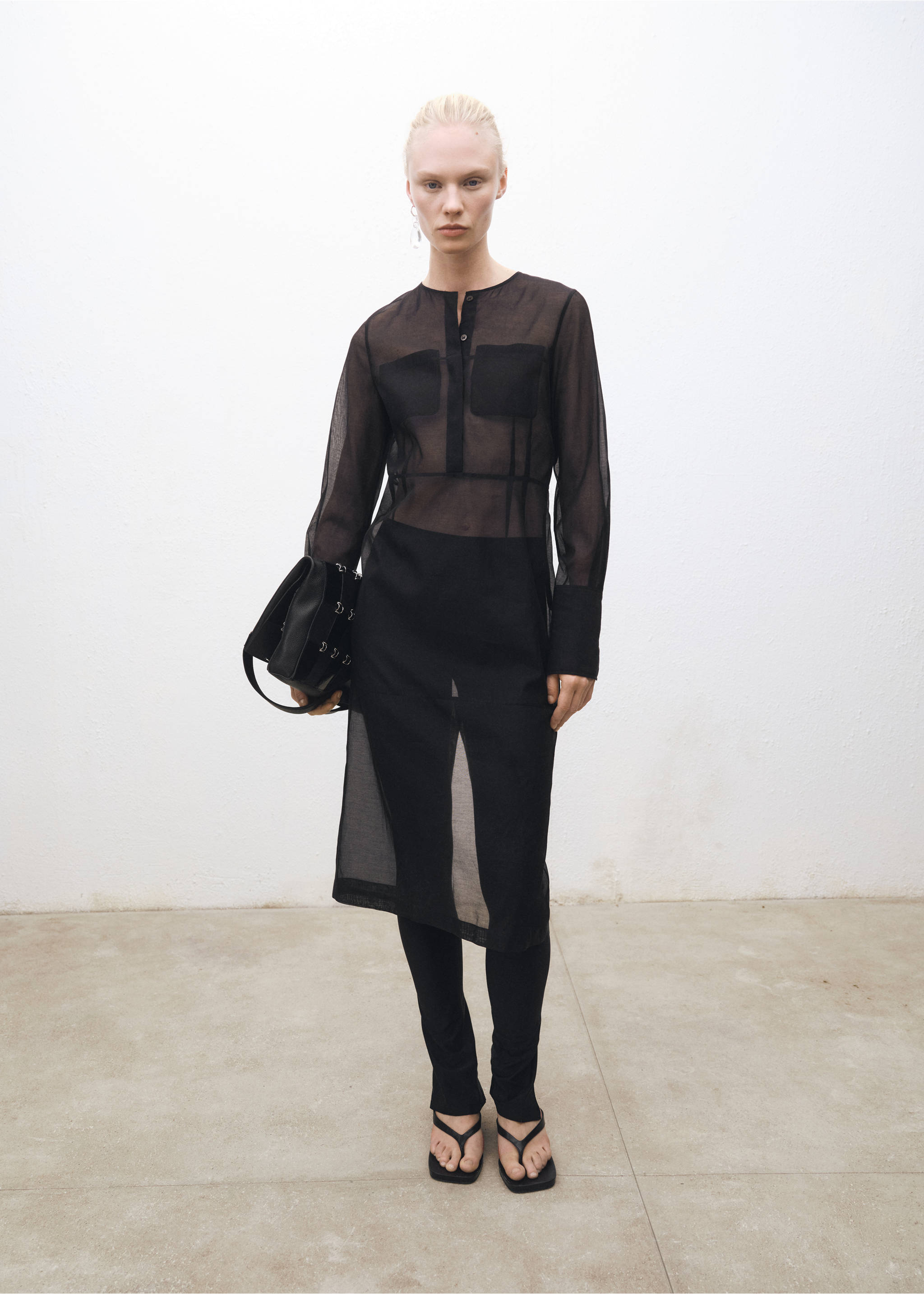 Rochie midi din amestec de mătase semitransparentă - Plan general, Negru. Ref: 87014427-00.