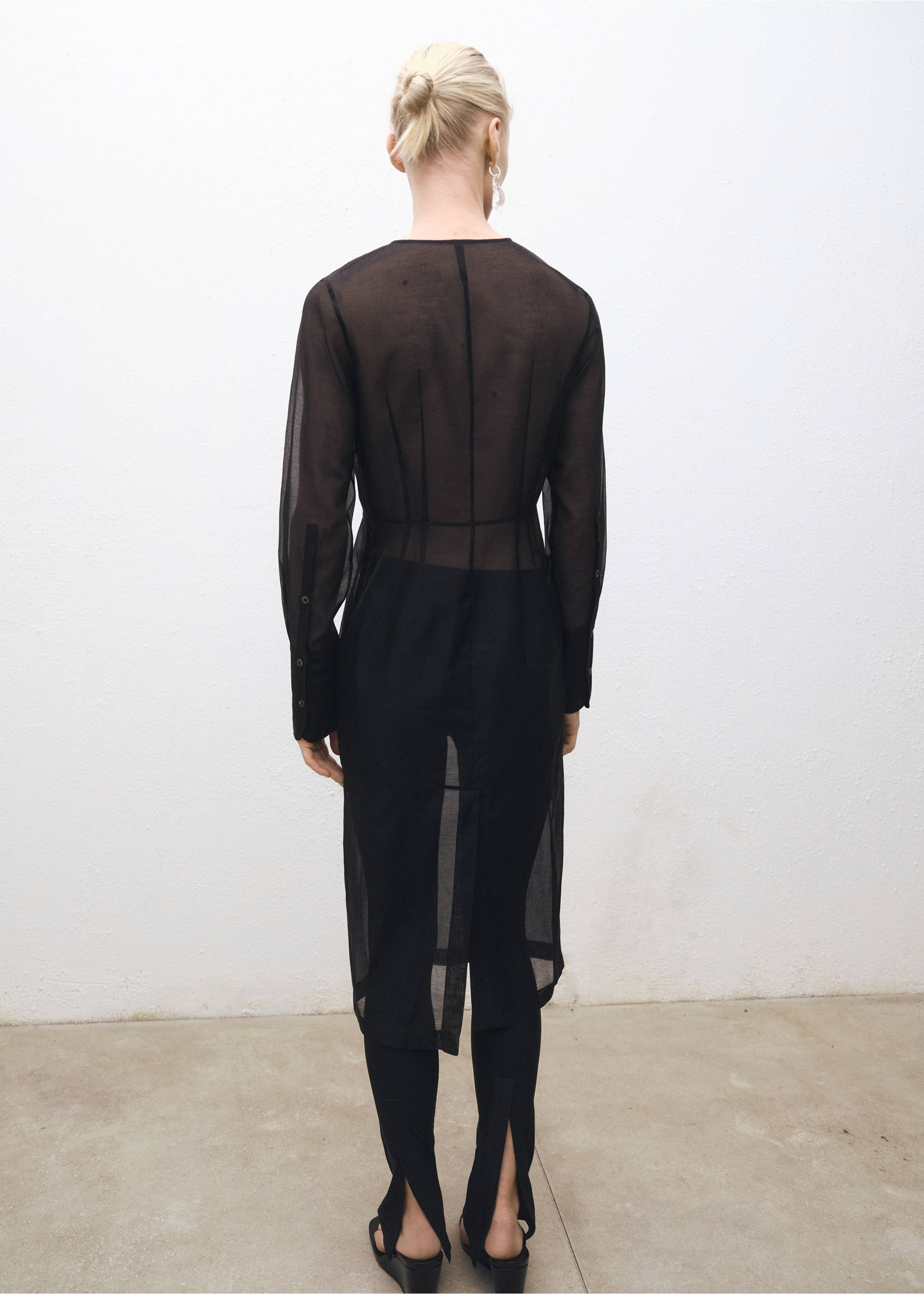 Rochie midi din amestec de mătase semitransparentă - Spatele articolului, Negru. Ref: 87014427-00.