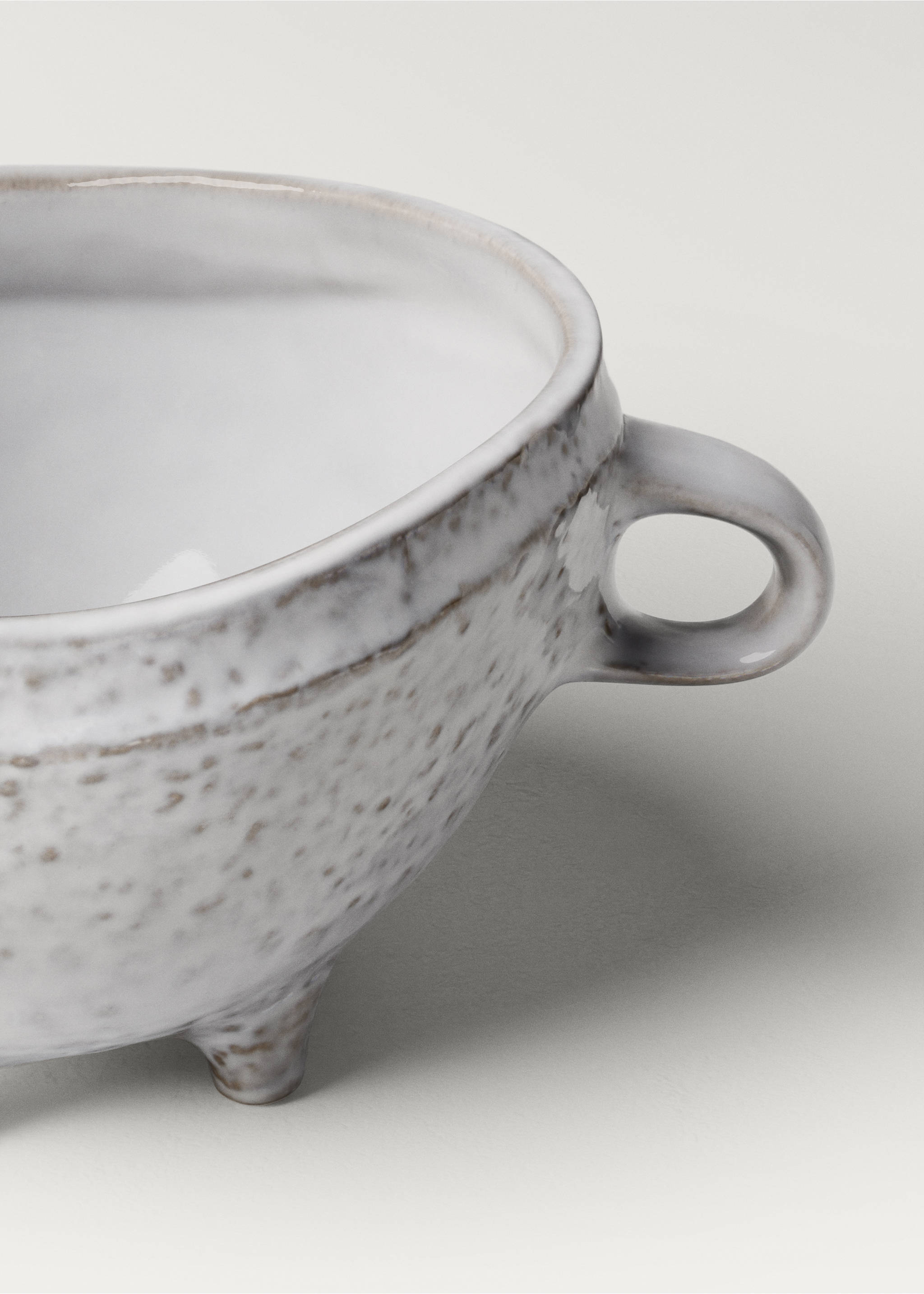 Medium irregular stoneware bowl - Details of the article 2, White. Ref: 87014428-00.