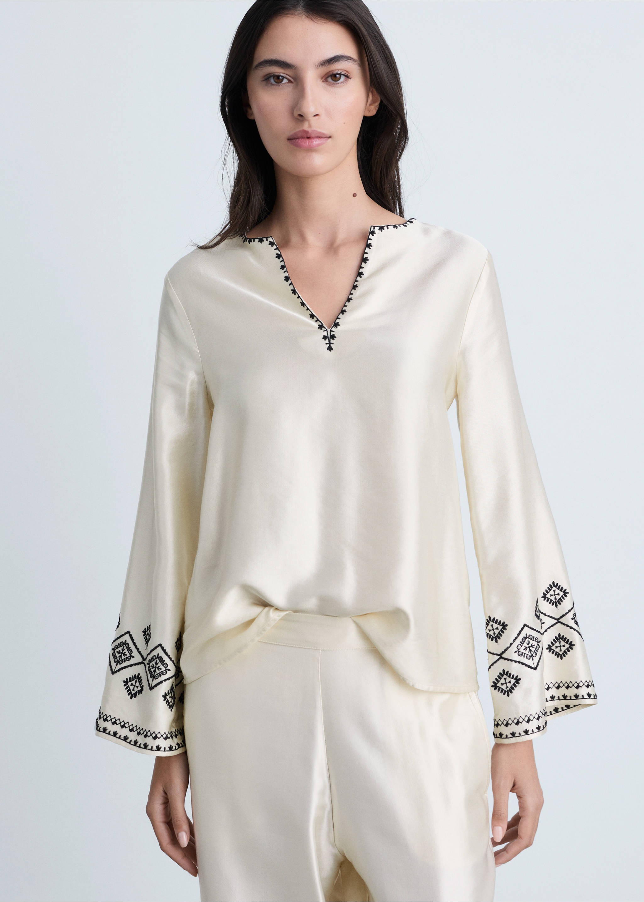 Pantalon wideleg bas brodé - Détail de l'article 1, Écru. Ref: 87014782-00.