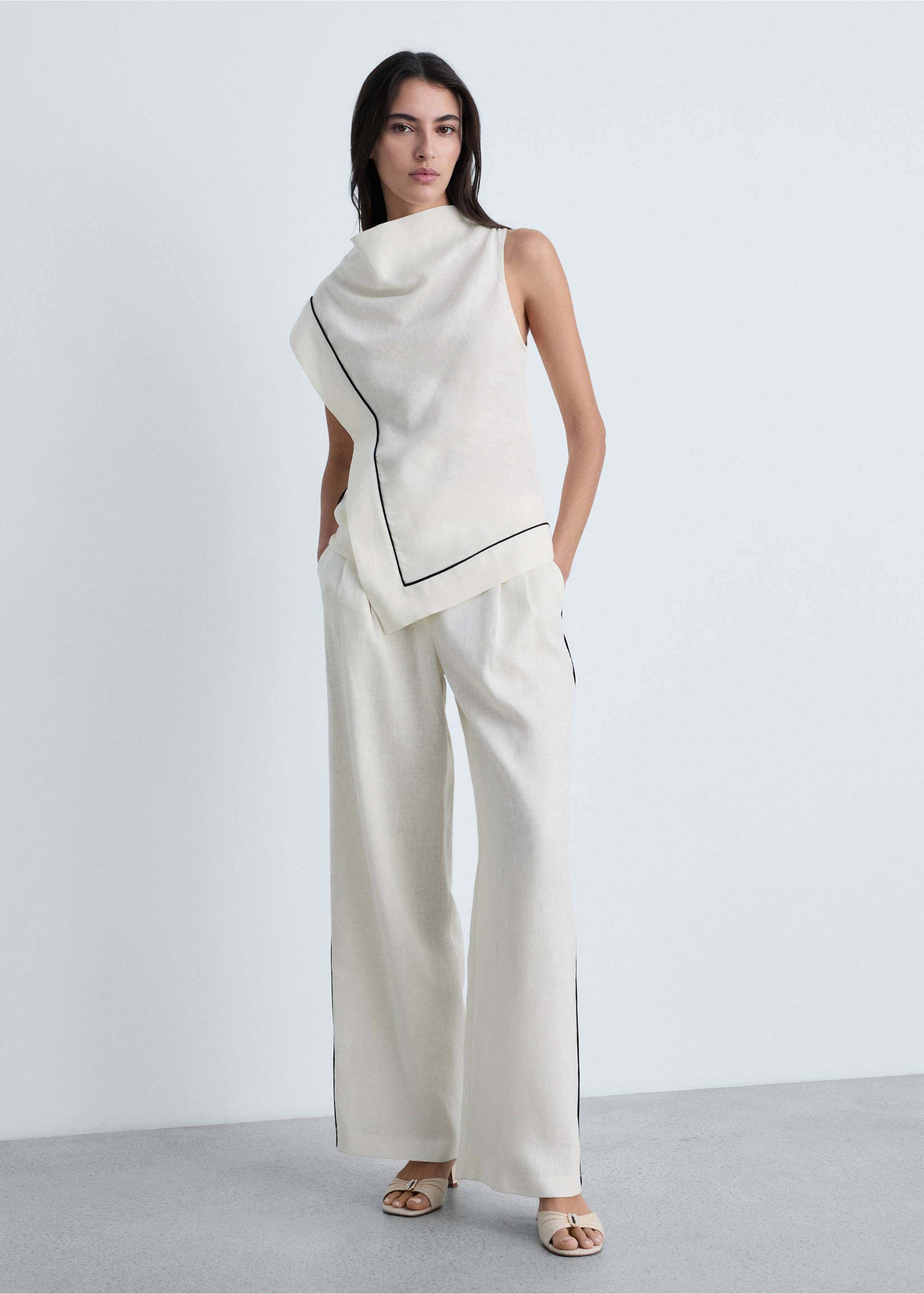 Calças de linho com risca em contraste - Plano geral, Baunilha. Ref: 87014783-00.