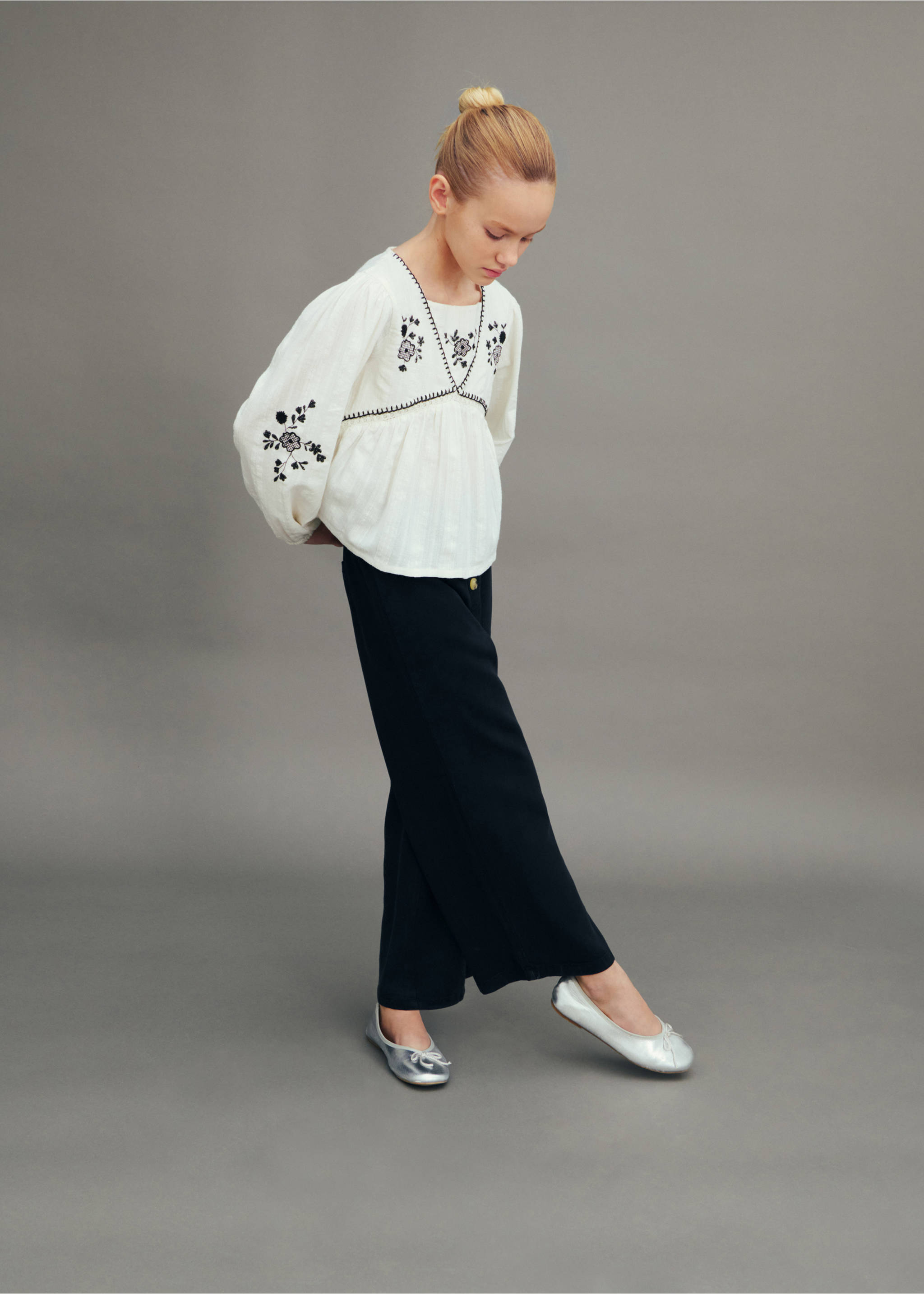 Embroidered details blouse - Details of the article 3, White. Ref: 87014797-00.