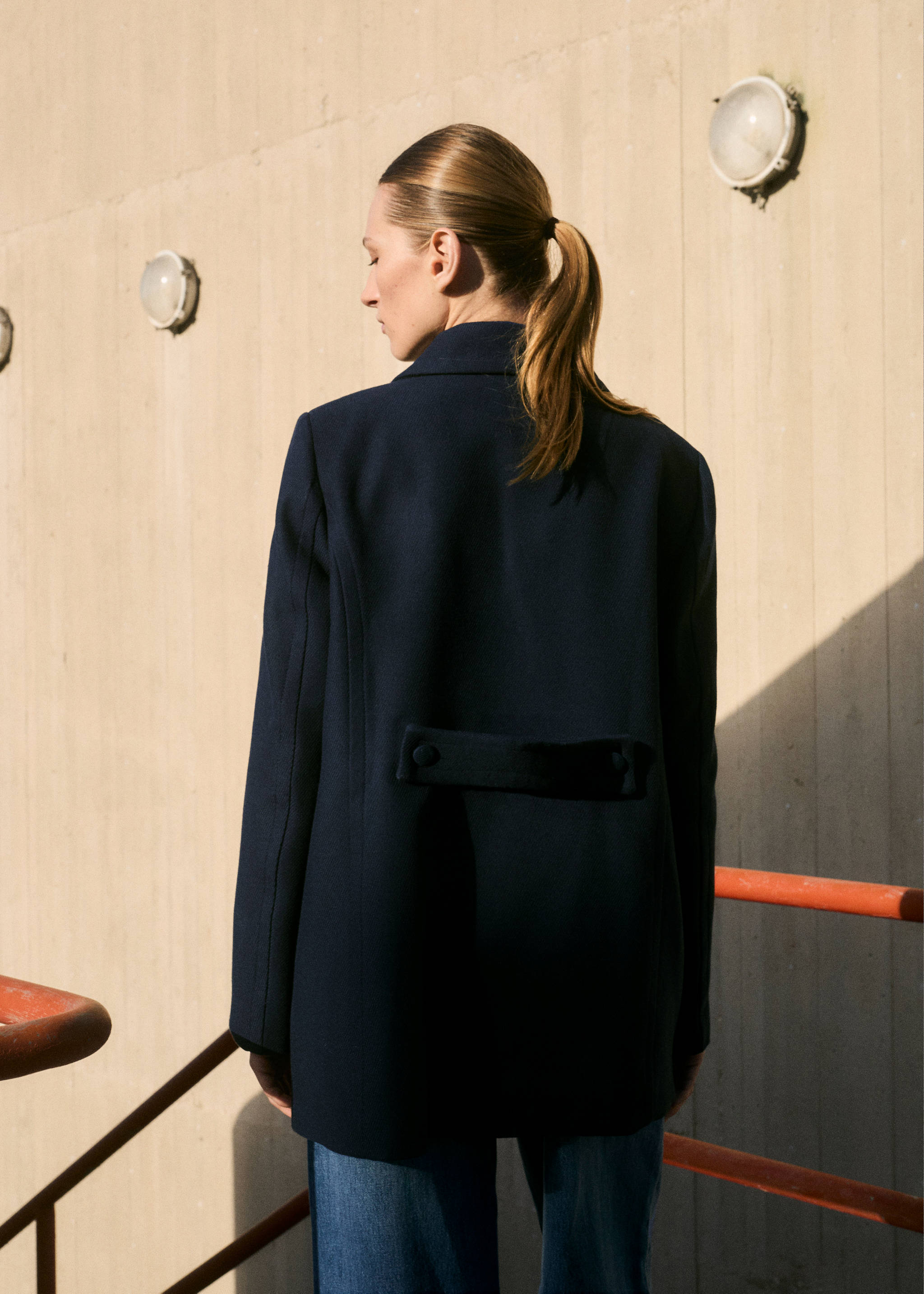 Double-breasted lapels coat - Reverse of the article