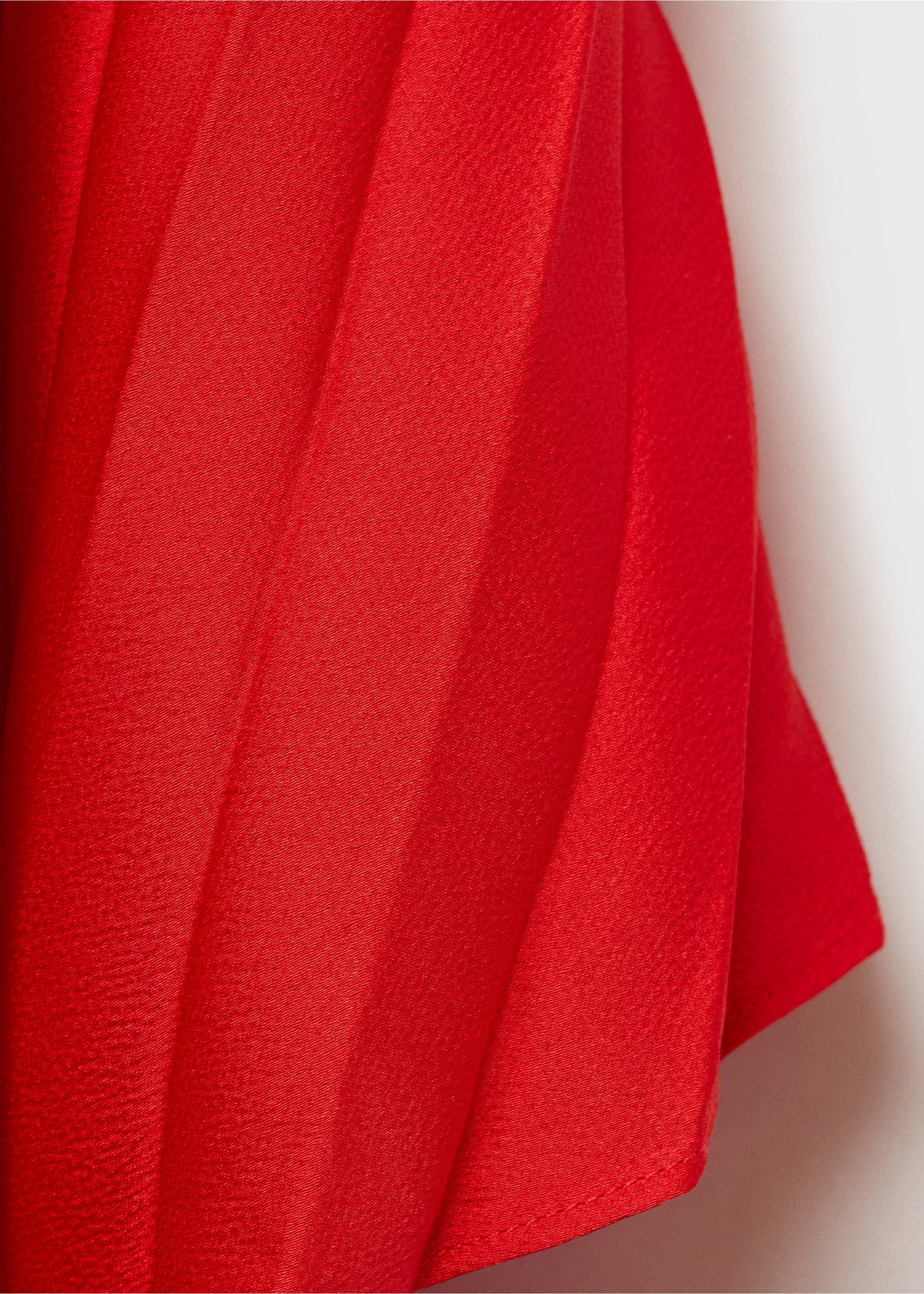 Plissée-Kleid mit 3/4-Ärmeln - Detail des Artikels 0, Rot. Ref: 87015733-00.