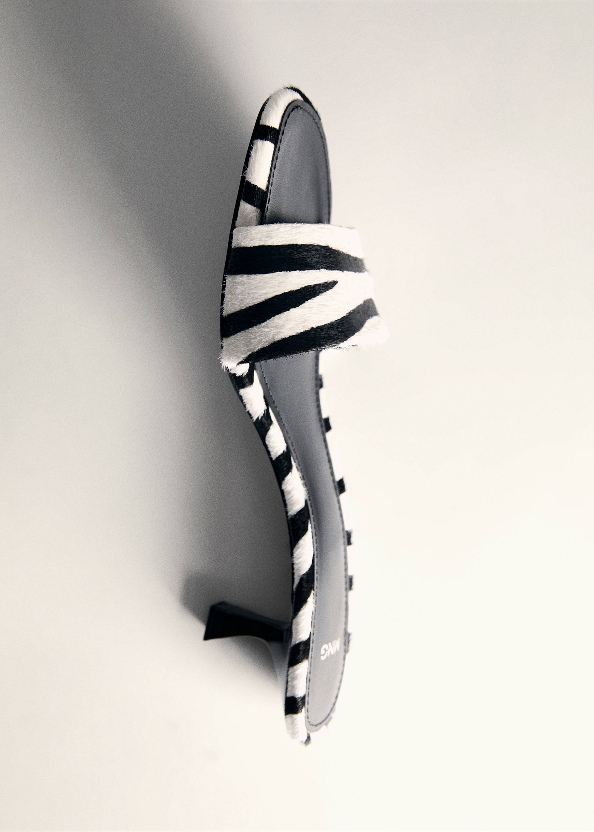 Zebra-print fur sandals - Details of the article 5, White. Ref: 87015738-00.