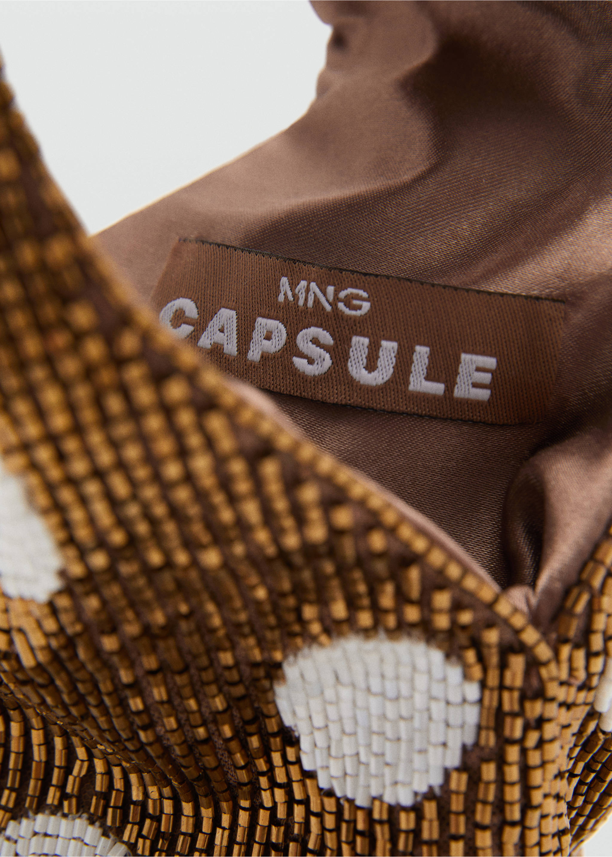 Bestickte Handtasche mit Schmucksteinen - Detail des Artikels 4, Kupfer. Ref: 87015753-00.