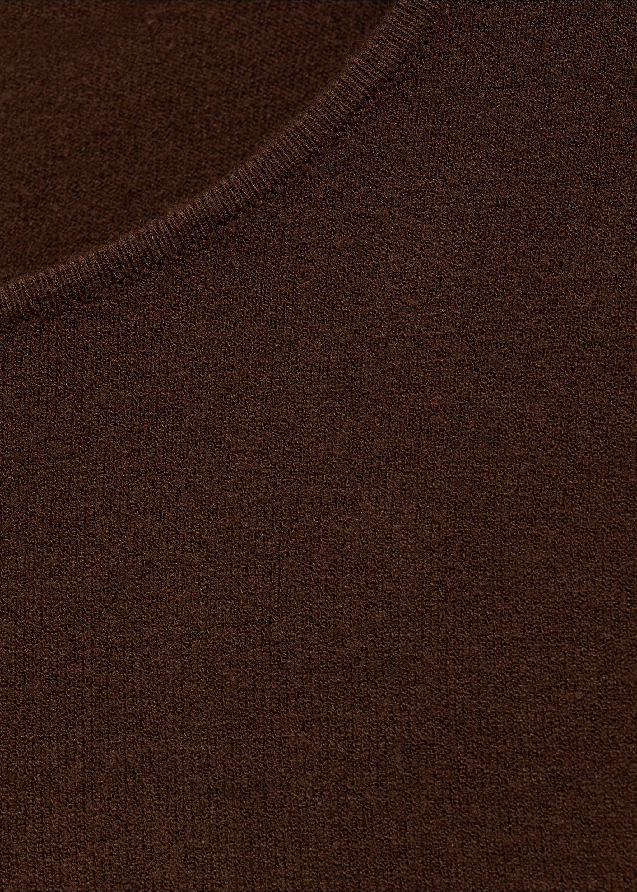 Fine-knit fitted sweater - Details of the article 8, Chocolate. Ref: 87015759-00.