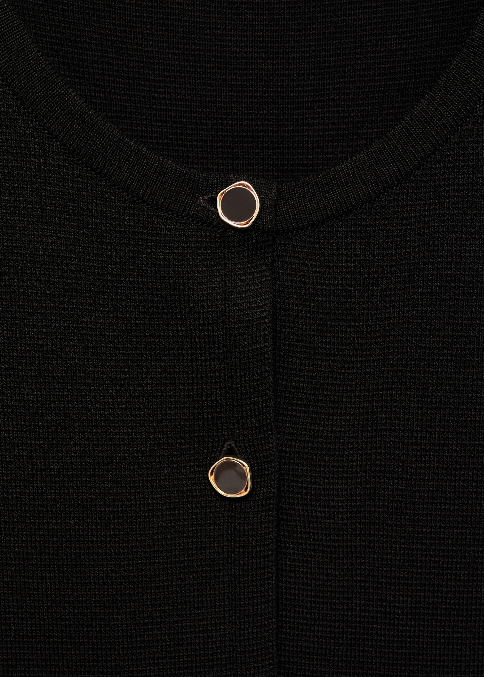 Fine-knit waistcoat with buttons - Details of the article 8, Chocolate. Ref: 87015764-00.