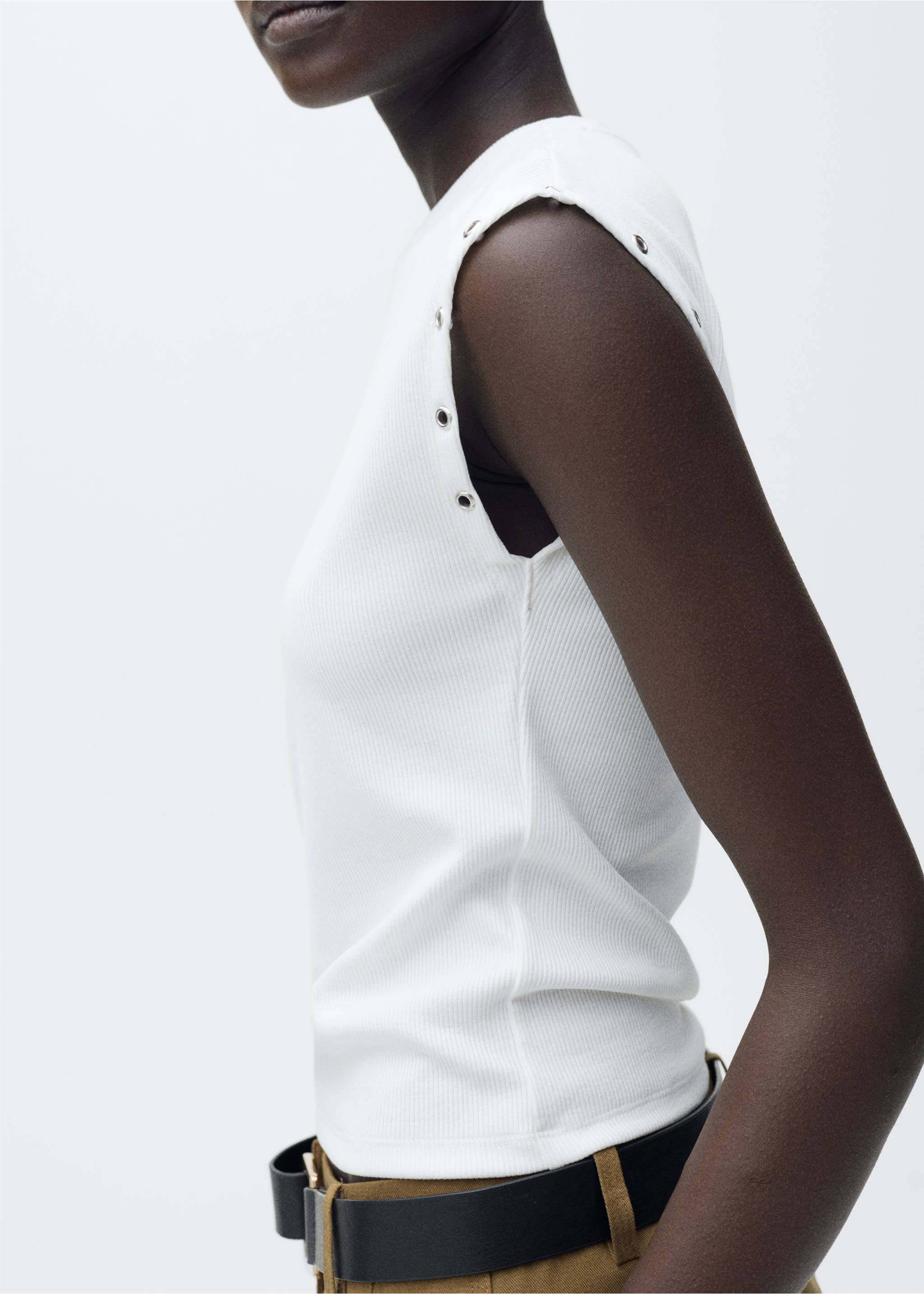 Geribd T-shirt met die-cut biesje - Detail van het artikel 6, Wit. Ref: 87015766-00.