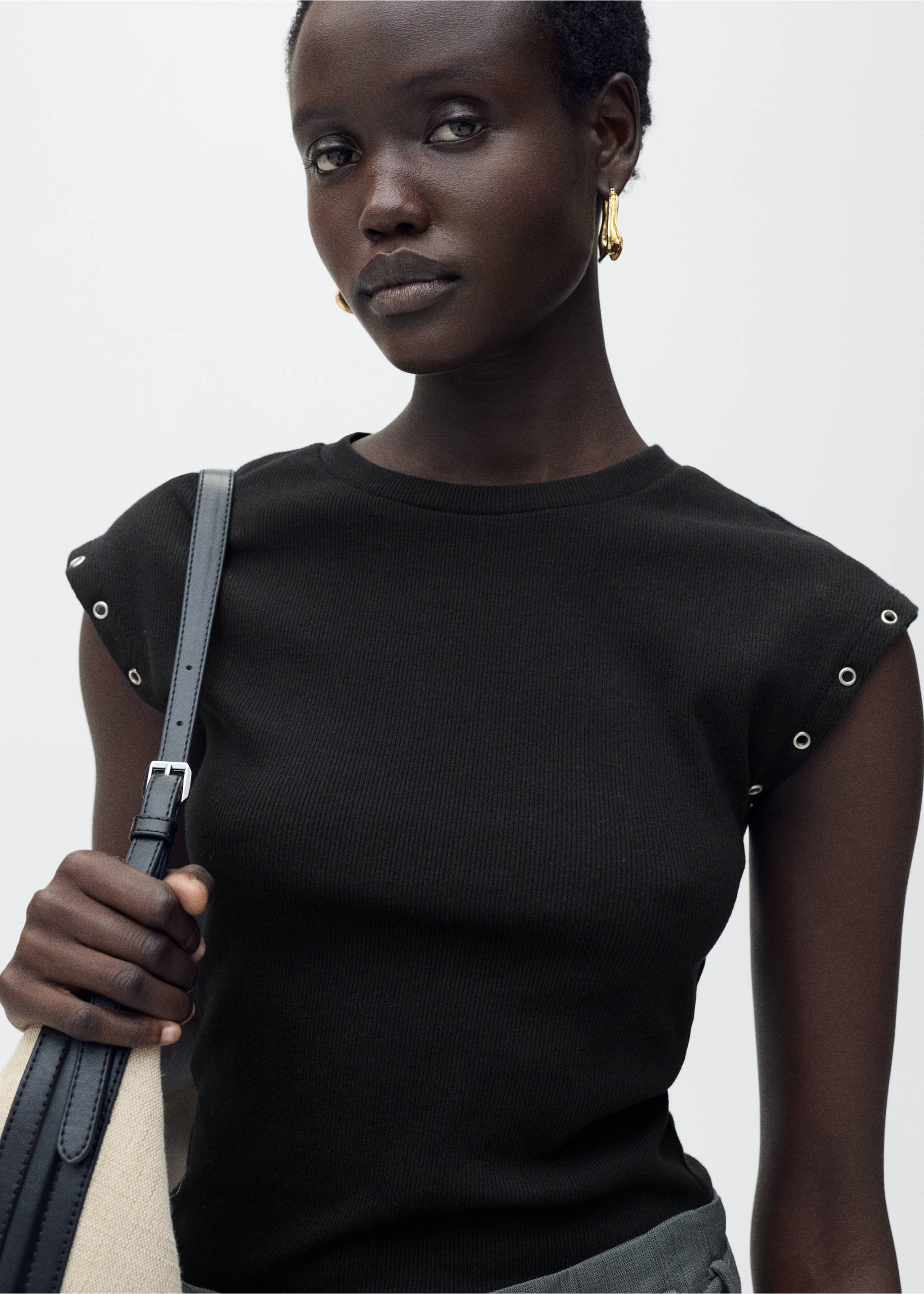 Geribd T-shirt met die-cut biesje - Middenvlak, Zwart. Ref: 87015766-00.