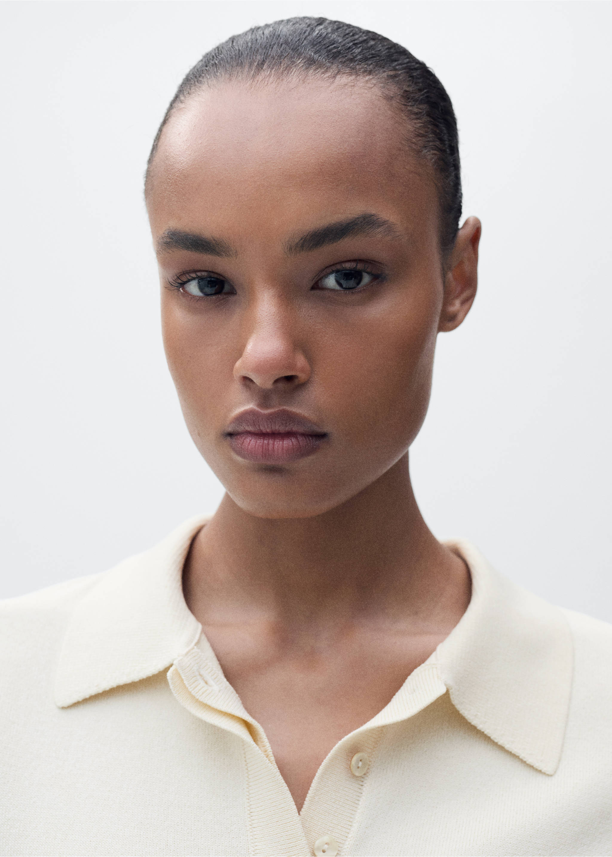 Sweter z krótkim rękawem i ozdobnym węzłem - Szczegóły artykułu 1, Kremowy / écru. Ref: 87015768-00.